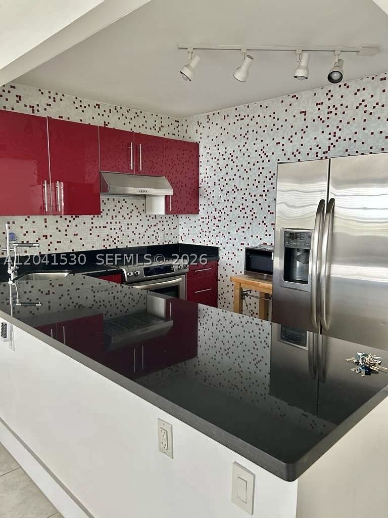 2016 Bay Dr #602
