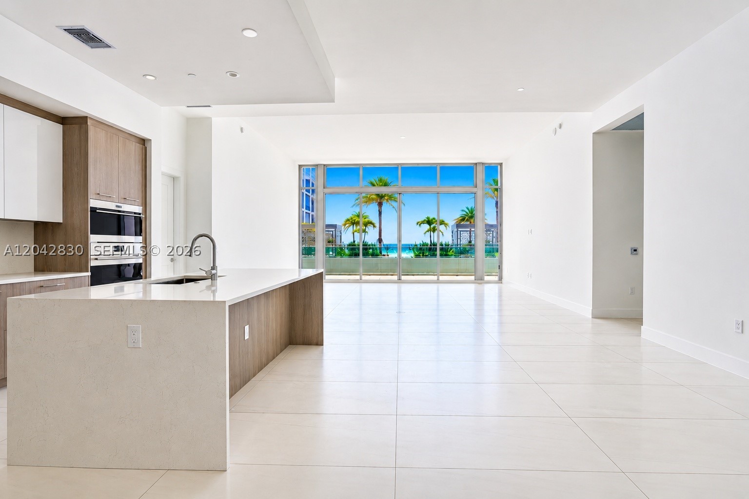 153 N Seabreeze Blvd #401