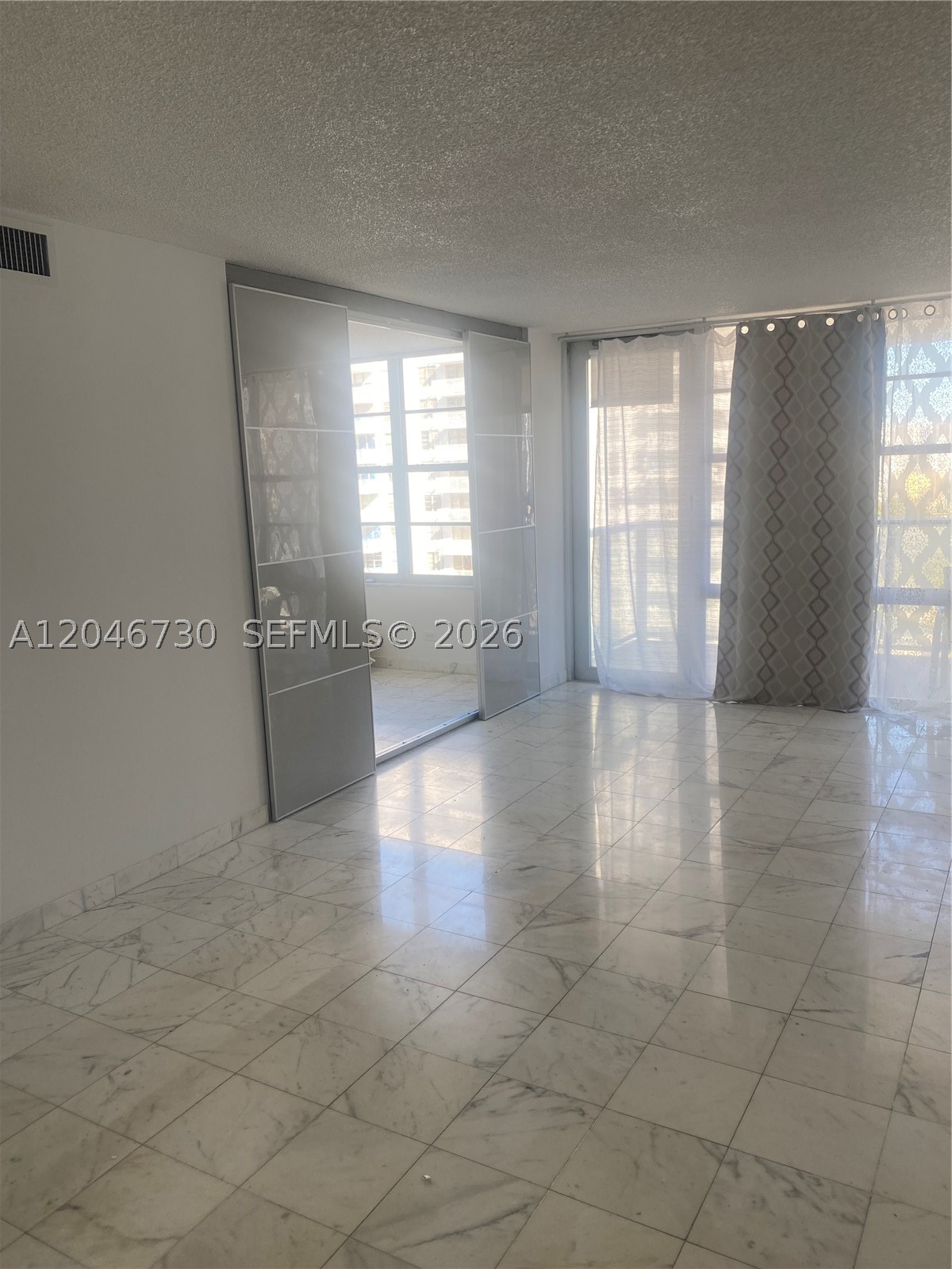image Winston Towers 3002