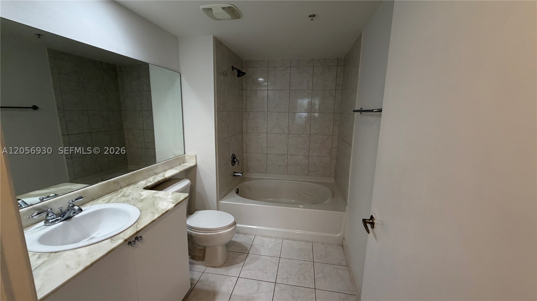 image The Venture at Aventura23