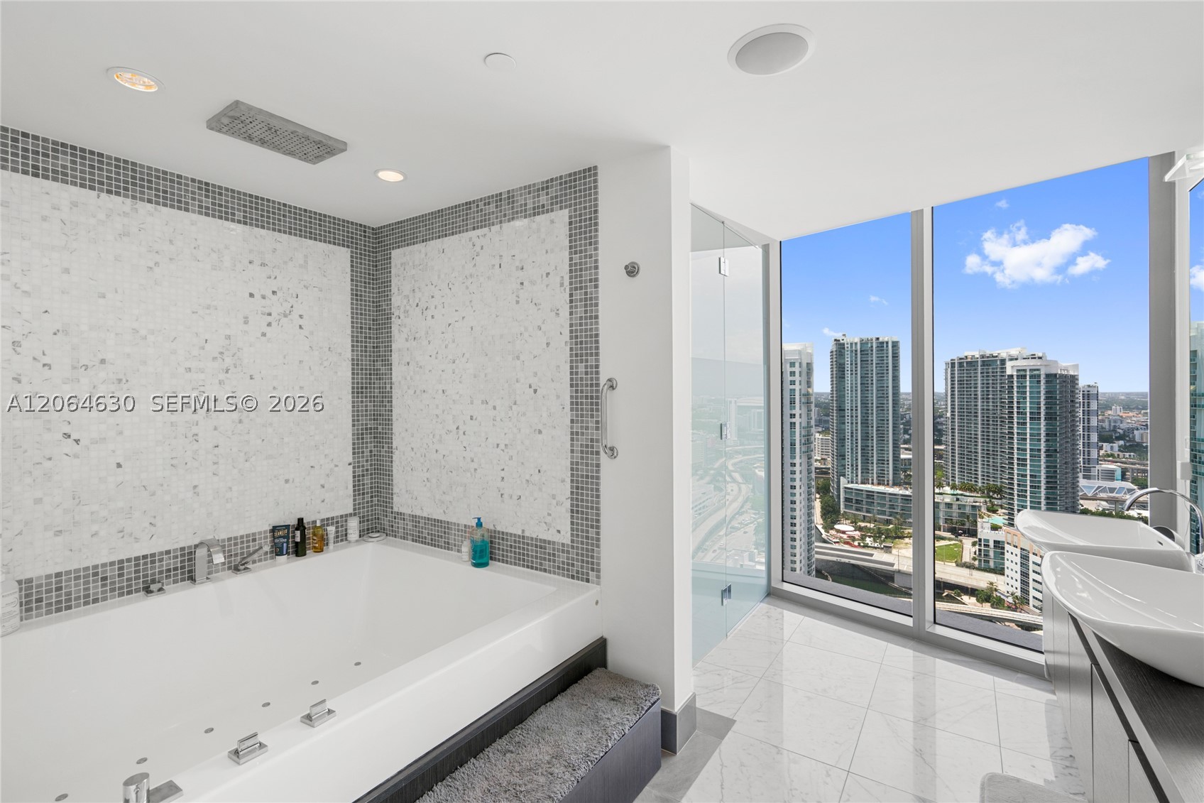 image Epic Residences46