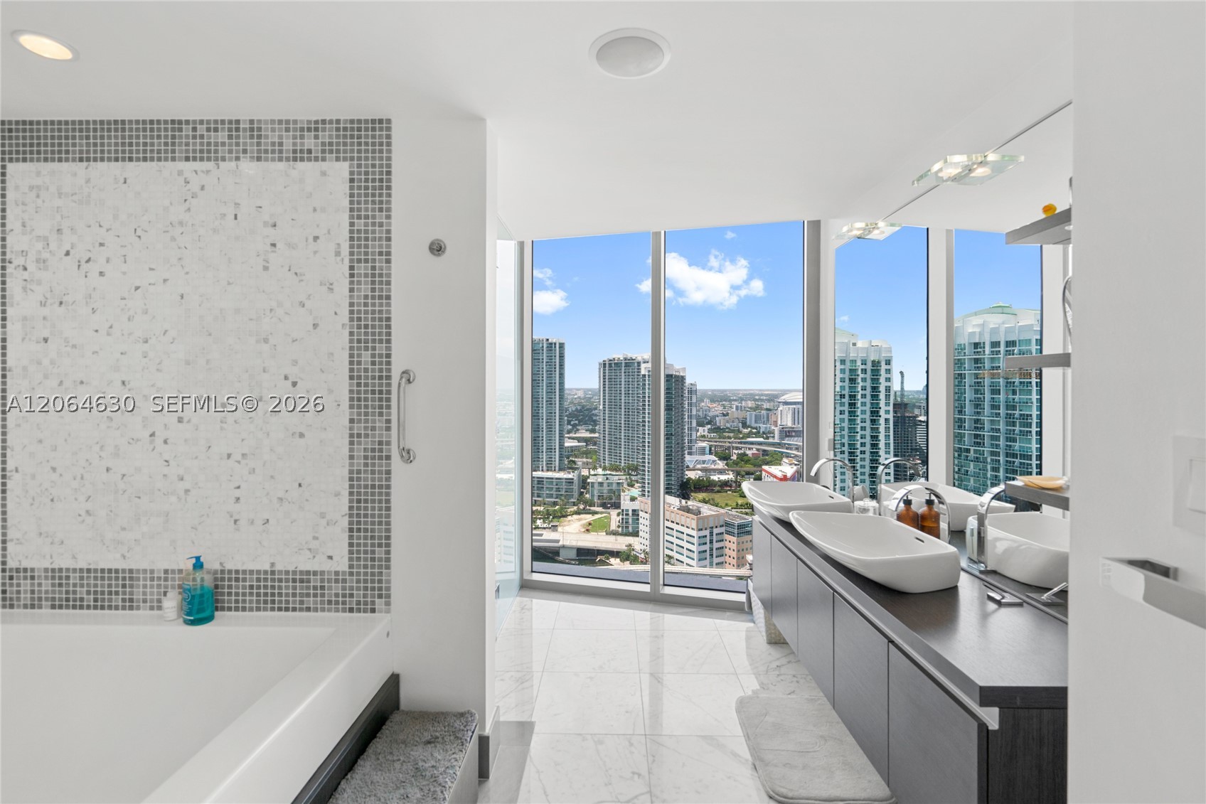 image Epic Residences47