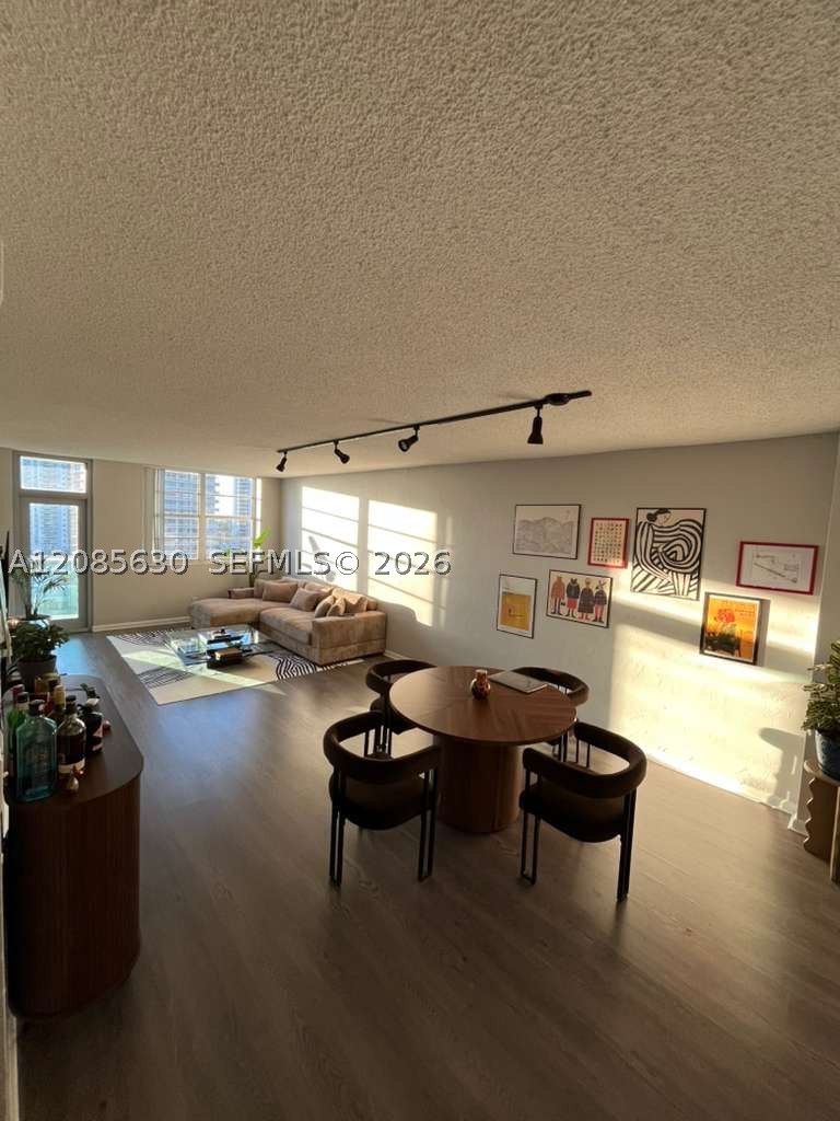 19390 Collins Ave #1217