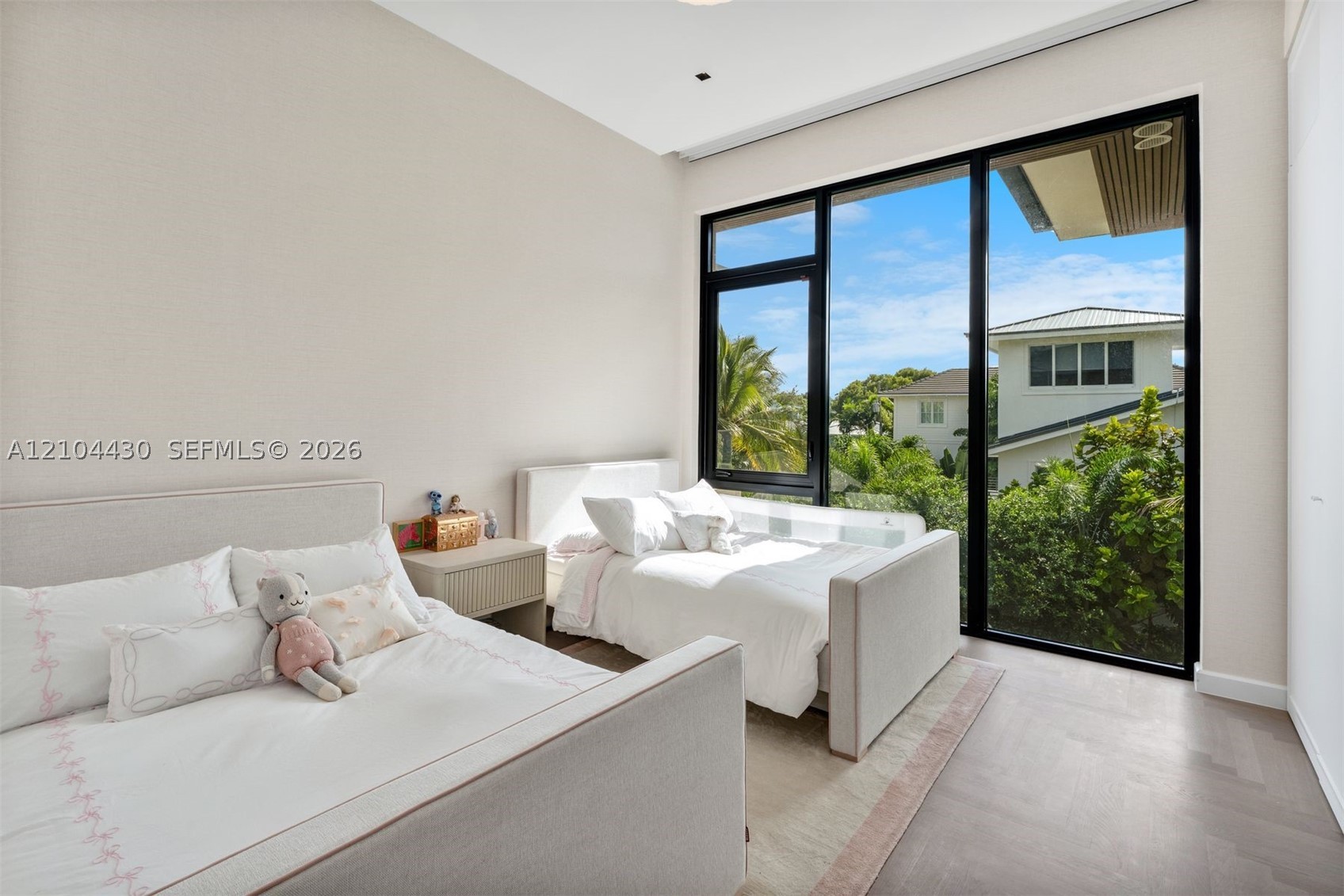 360 Harbor Ln Key Biscayne, FL 33149