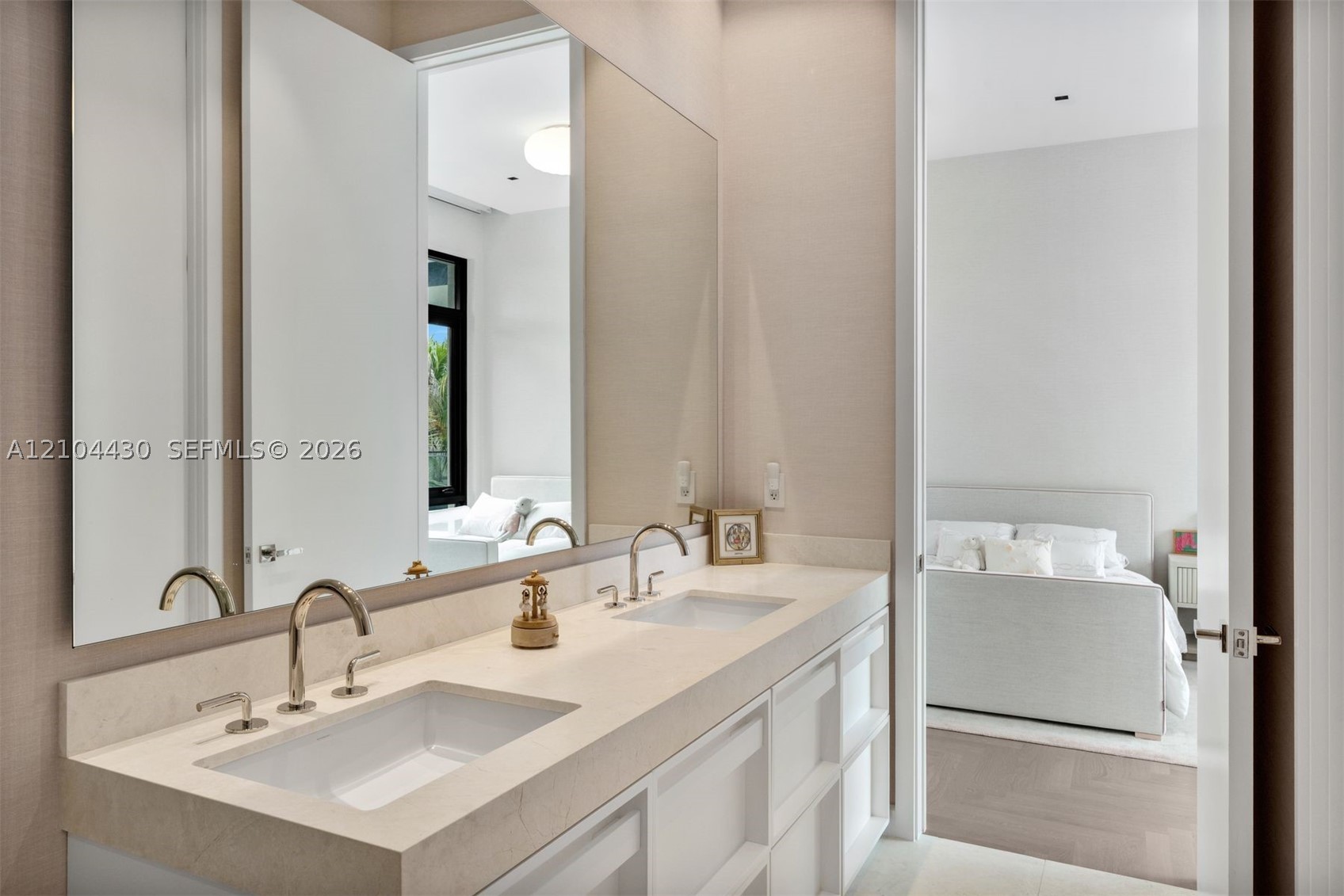 360 Harbor Ln Key Biscayne, FL 33149