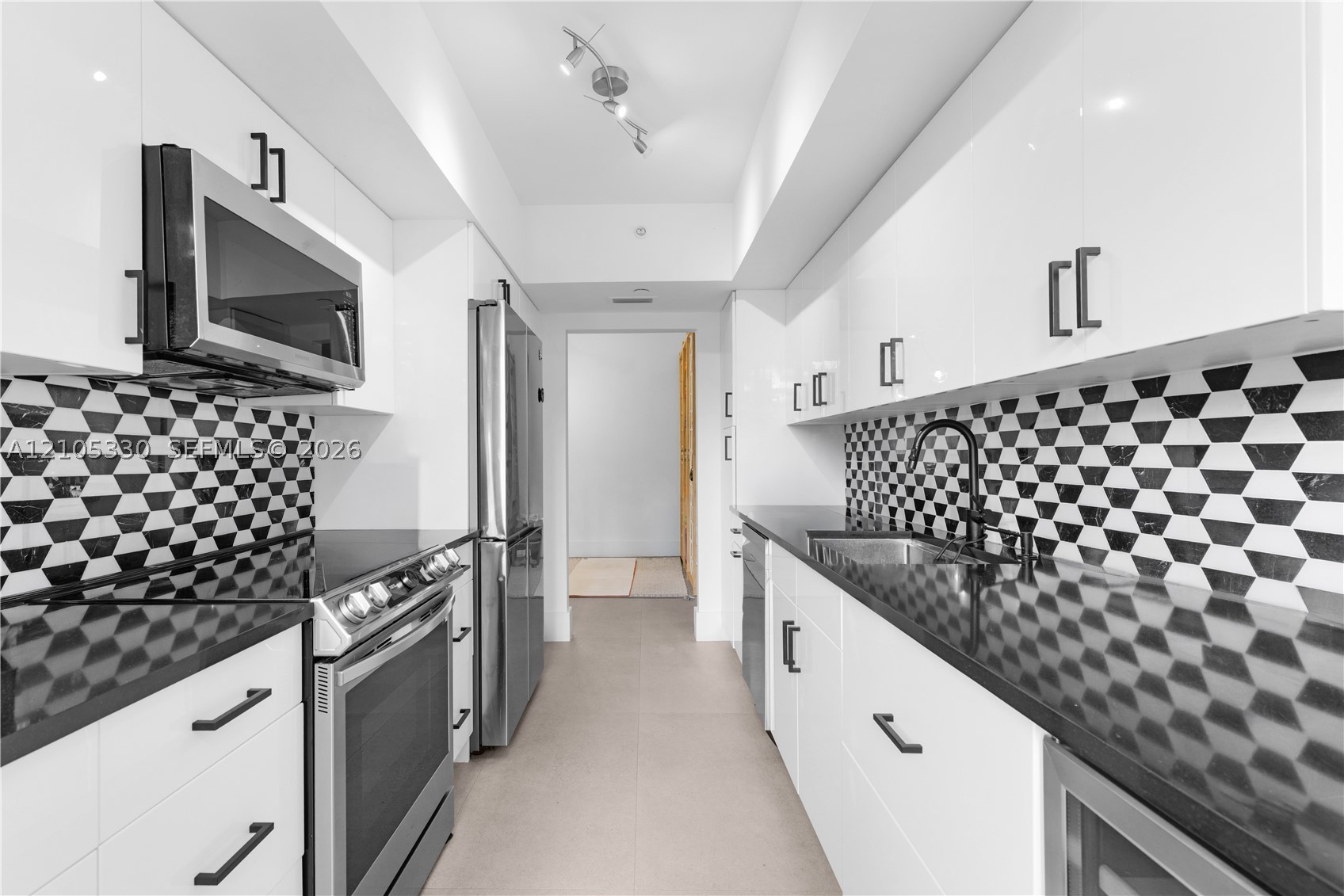 21205 Yacht Clb Dr #304 Aventura, FL 33180