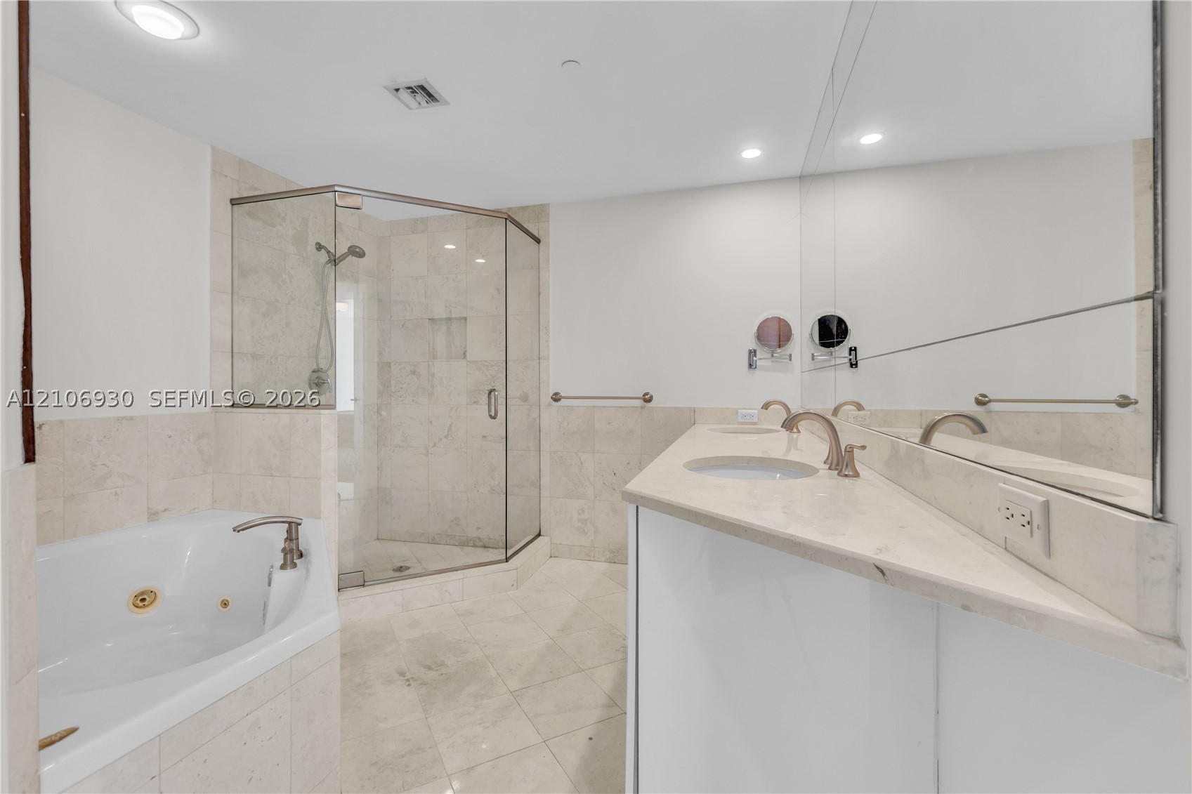 901 Brickell Key Blvd #1103 Miami, FL 33131