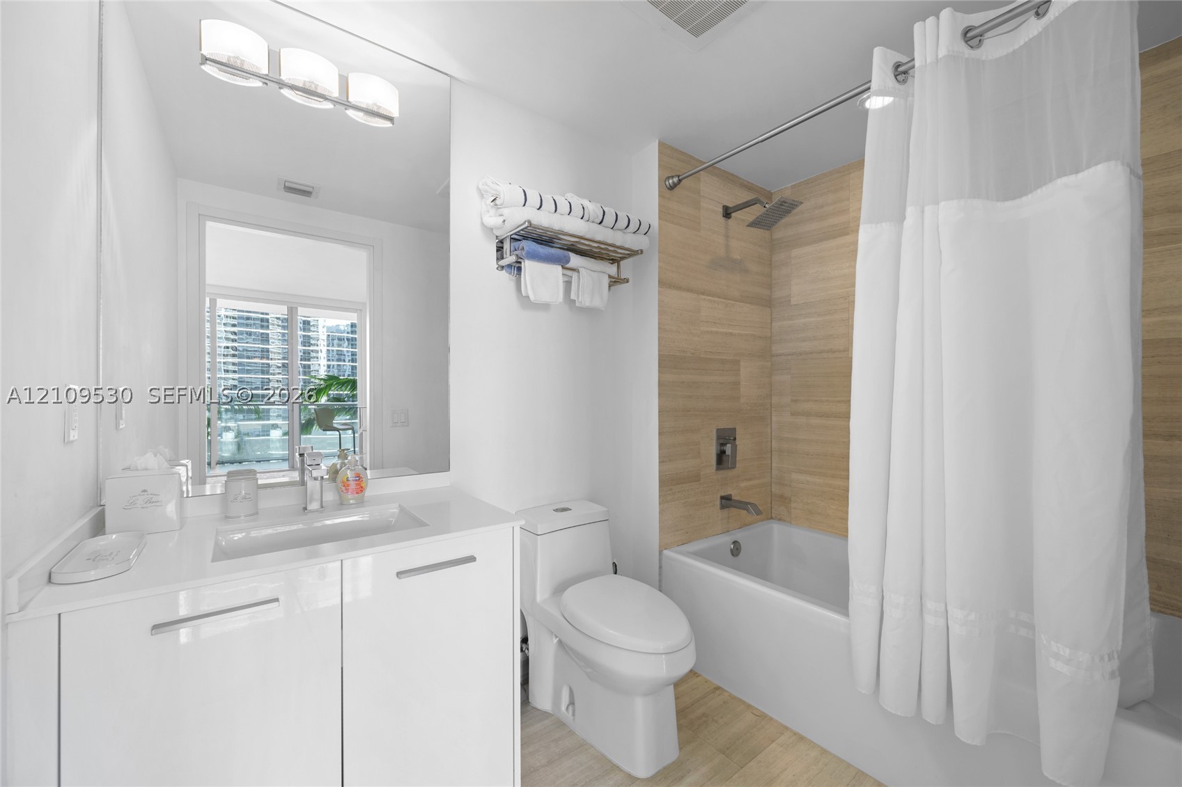1300 Brickell Bay Dr #1600 Miami, FL 33131
