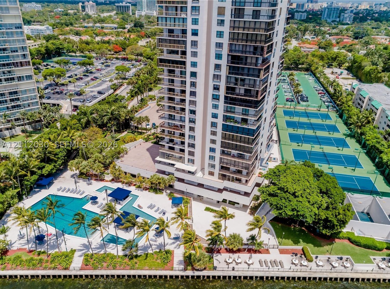 image Brickell Bay Club1
