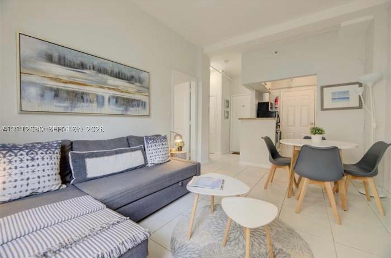 3030 Collins Ave #1G