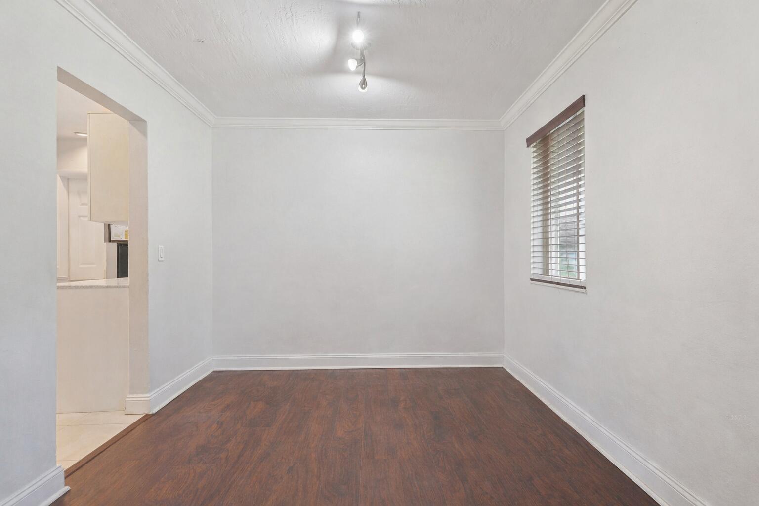 4688 NW 1st Plantation, FL 33317