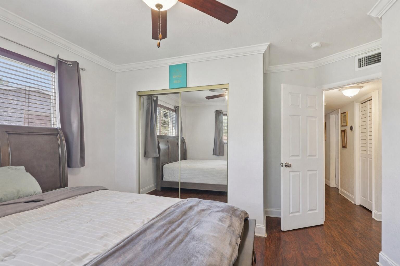 4688 NW 1st Plantation, FL 33317