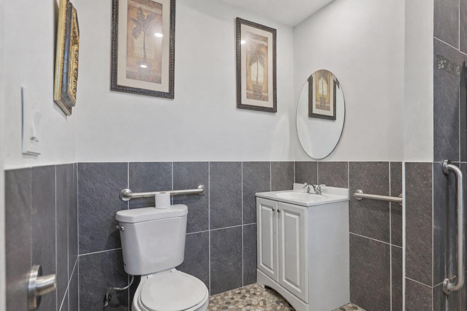 4688 NW 1st Plantation, FL 33317