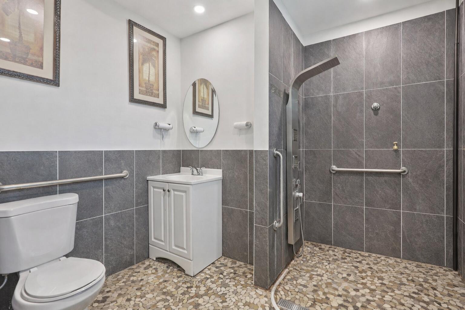 4688 NW 1st Plantation, FL 33317