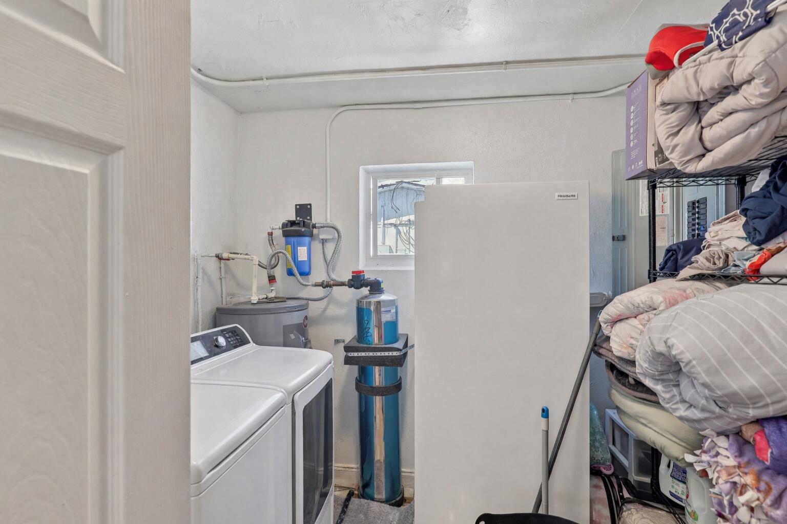 4688 NW 1st Plantation, FL 33317