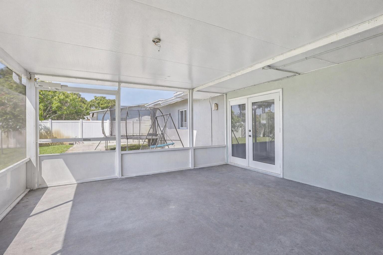 4688 NW 1st Plantation, FL 33317