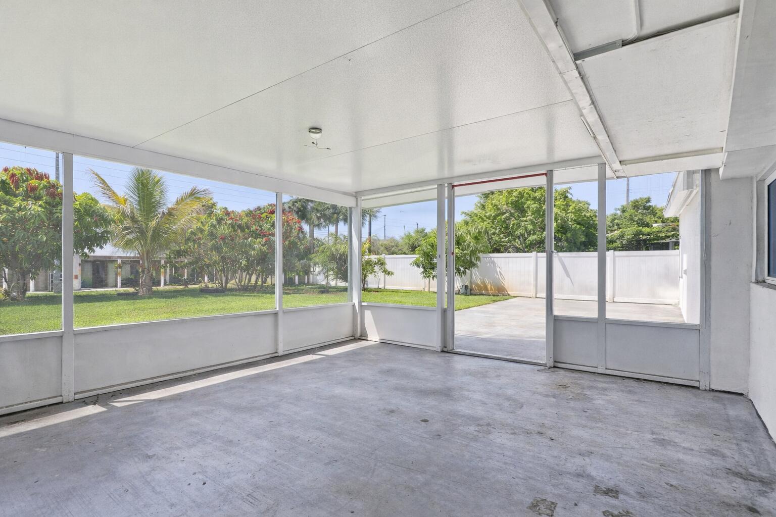 4688 NW 1st Plantation, FL 33317