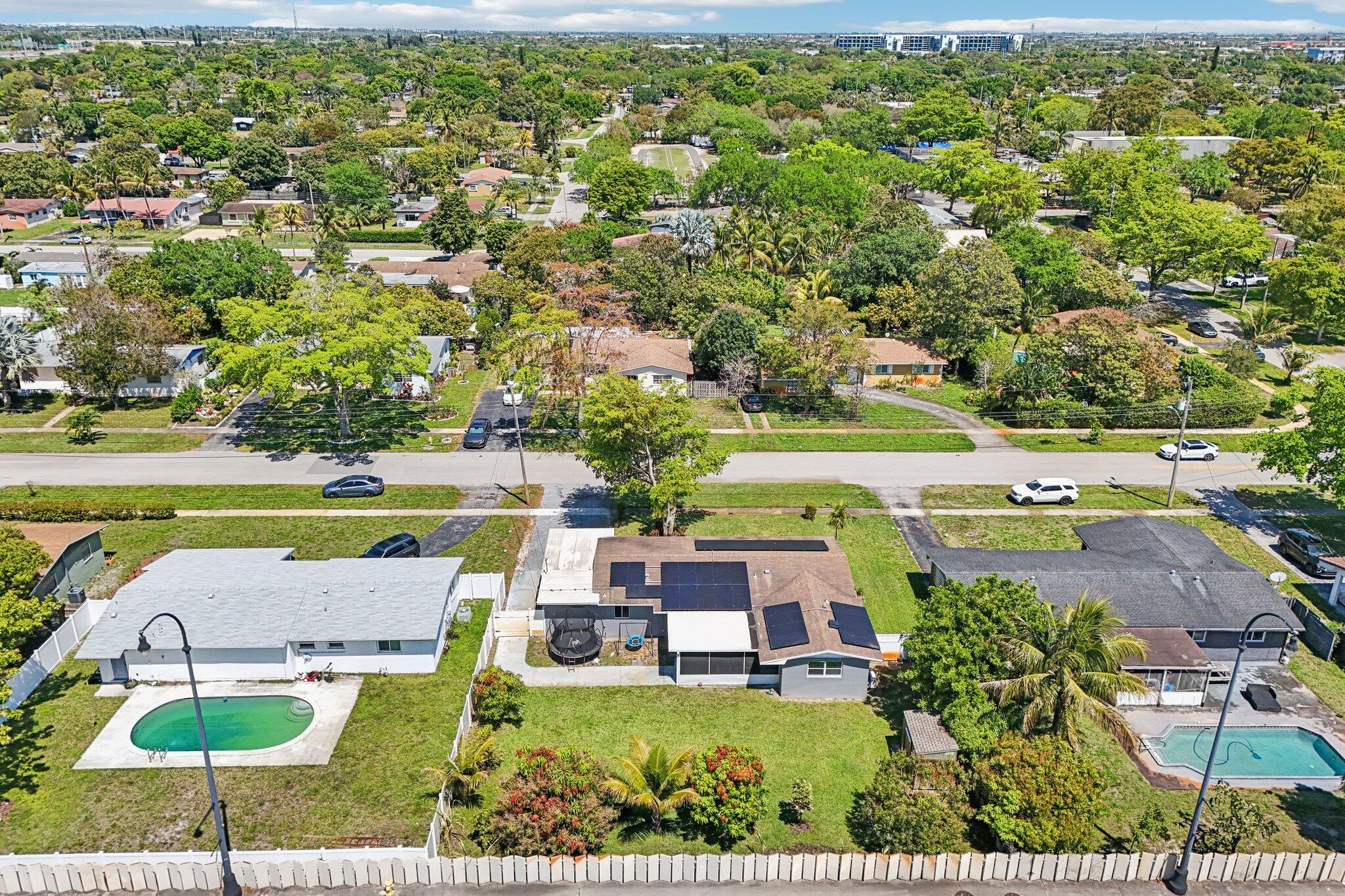 4688 NW 1st Plantation, FL 33317