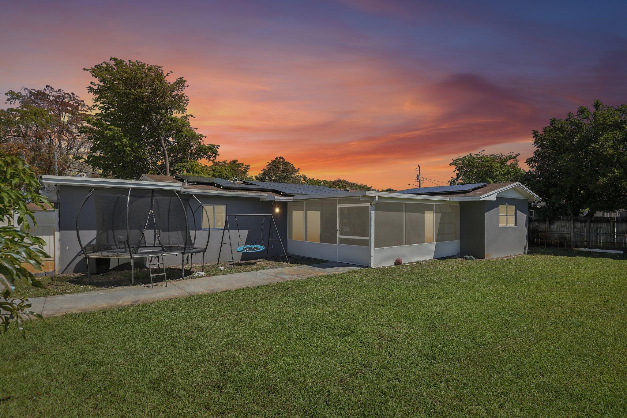 4688 NW 1st Plantation, FL 33317