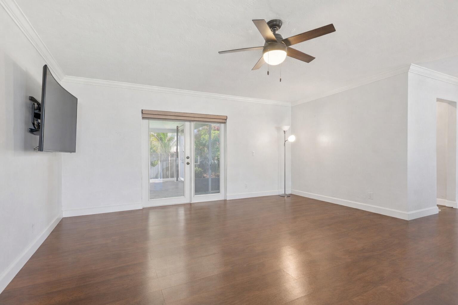 4688 NW 1st Plantation, FL 33317