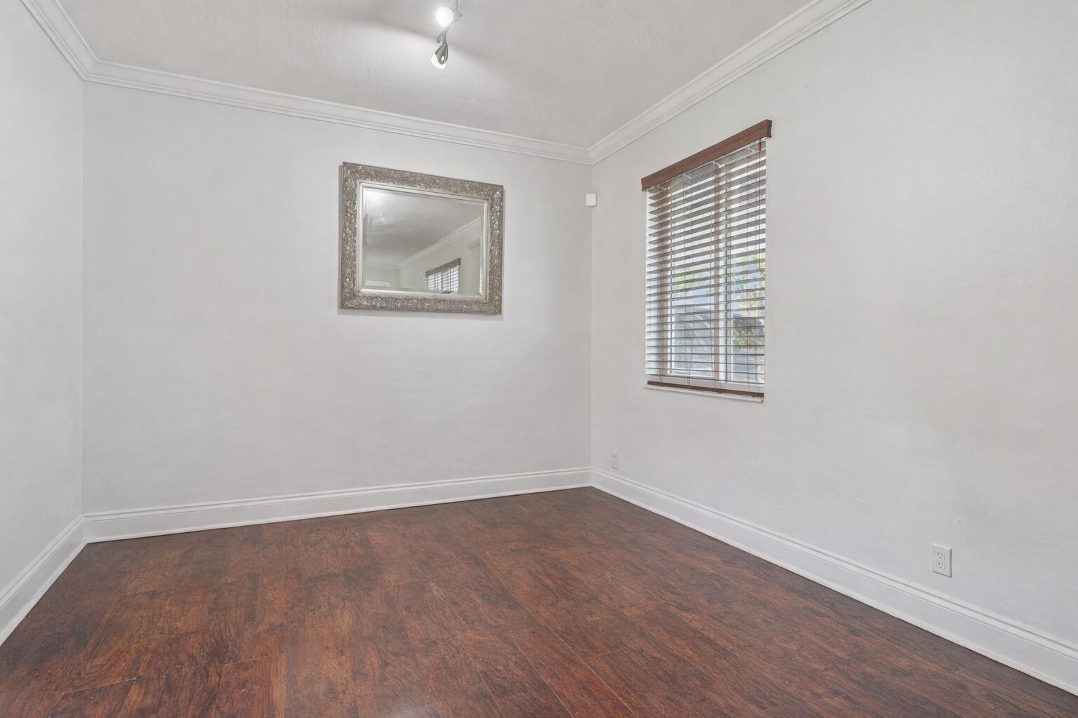 4688 NW 1st Plantation, FL 33317