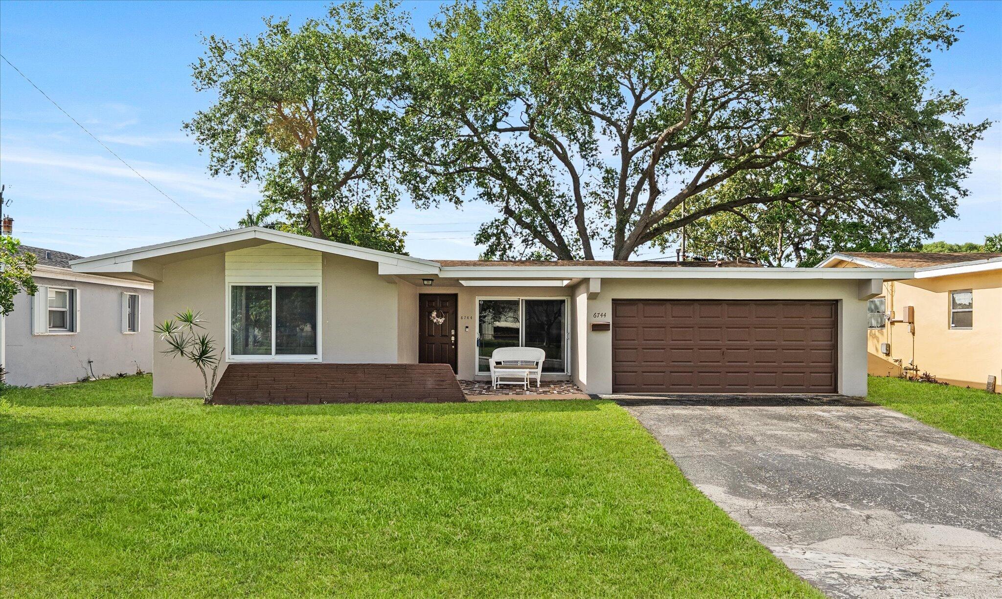 6744 SW 34th