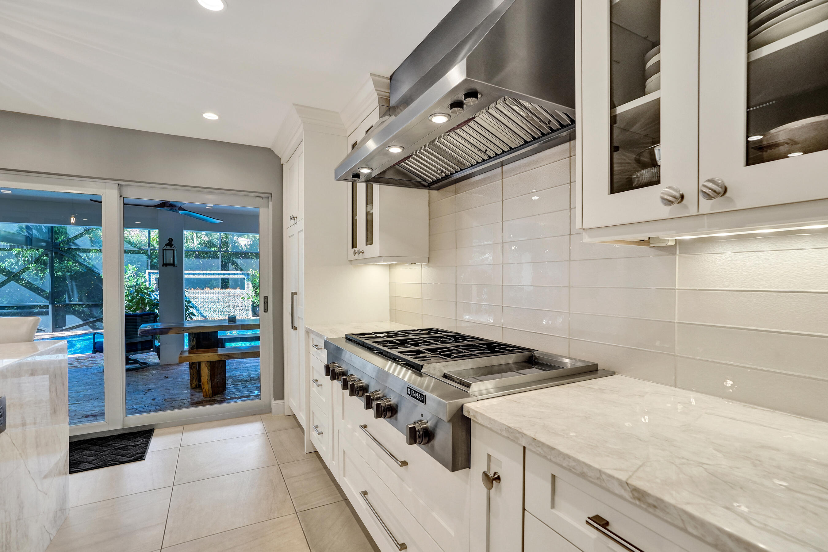 738 Middle Riv Fort Lauderdale, FL 33304