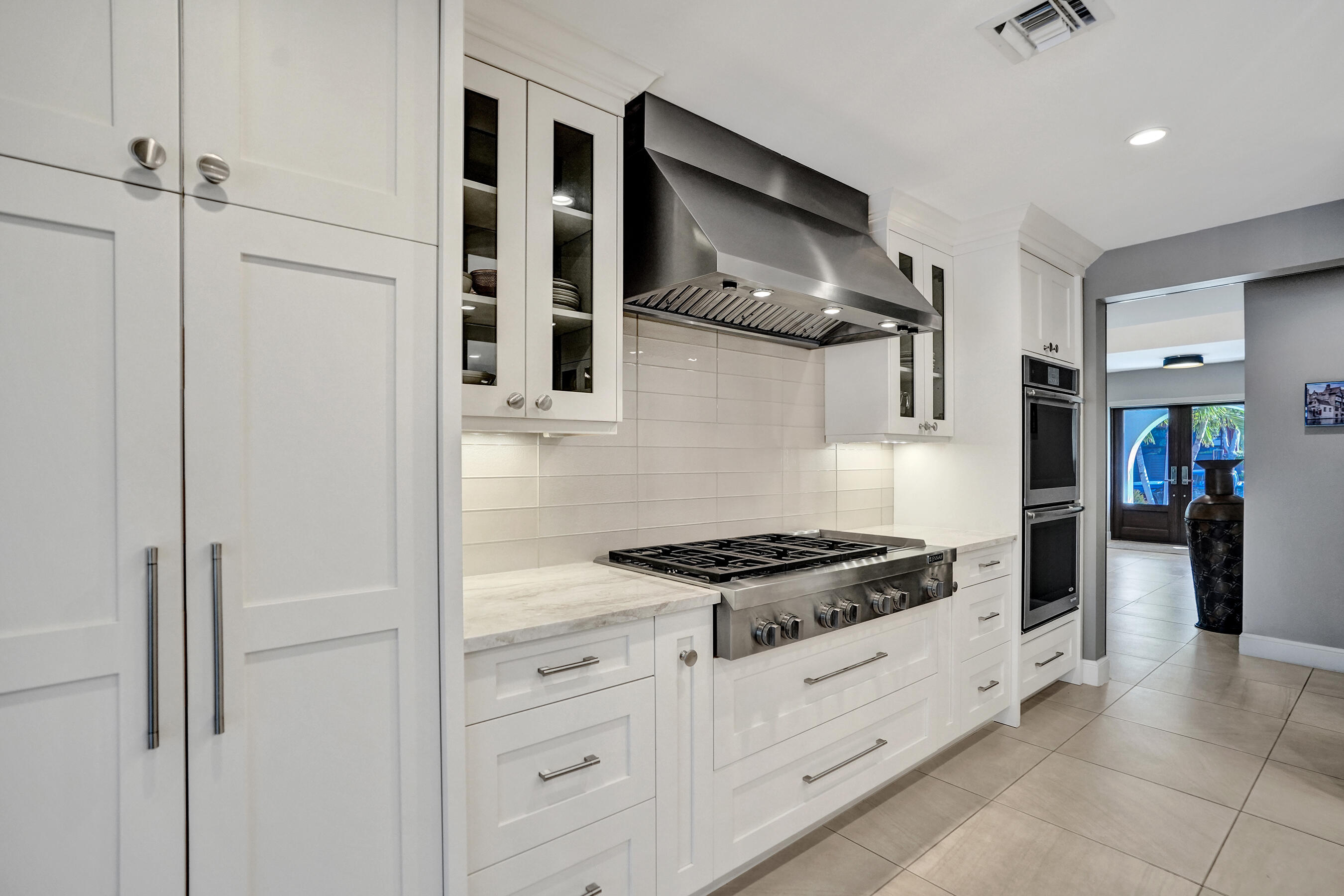 738 Middle Riv Fort Lauderdale, FL 33304