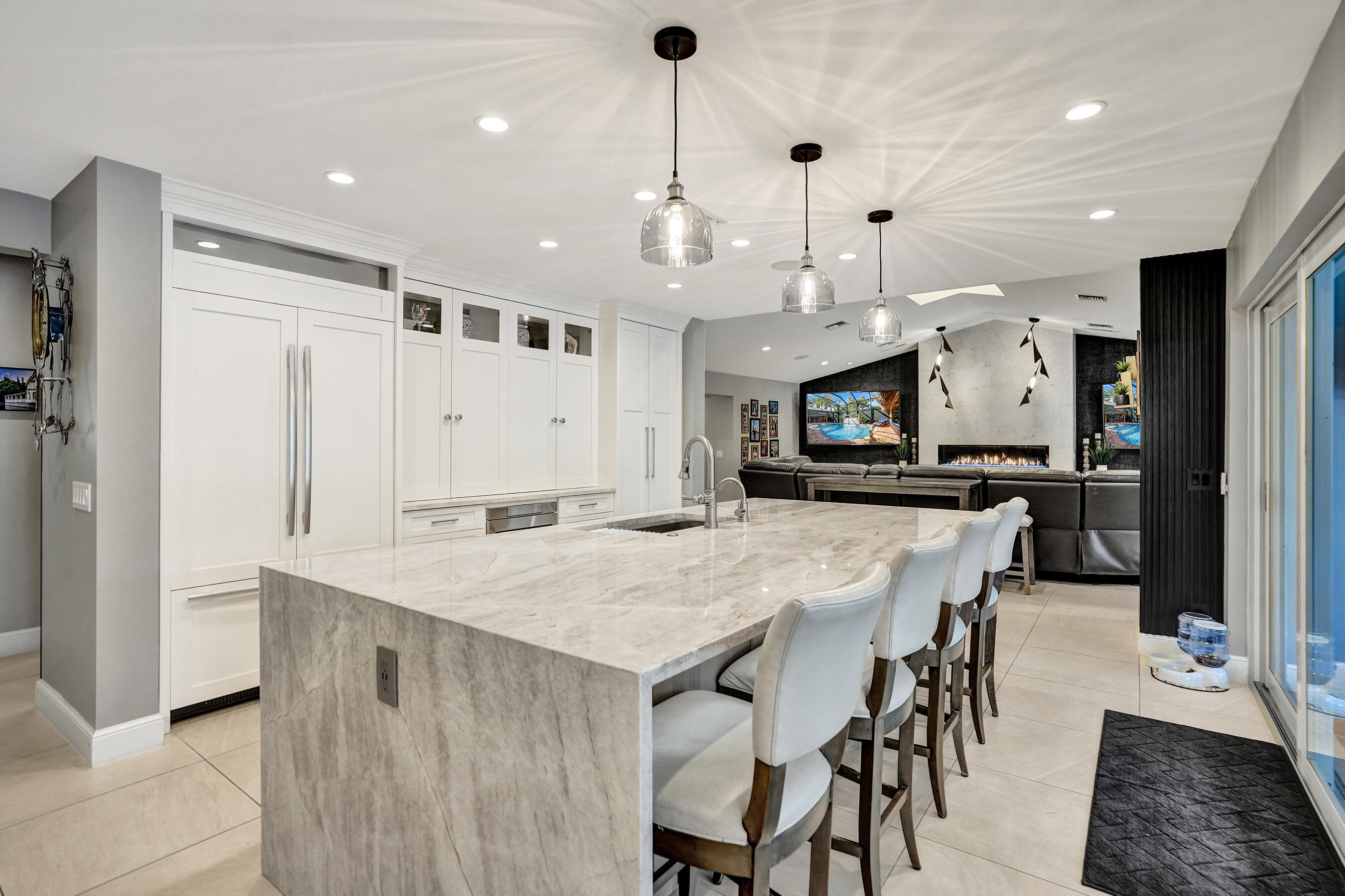 738 Middle Riv Fort Lauderdale, FL 33304