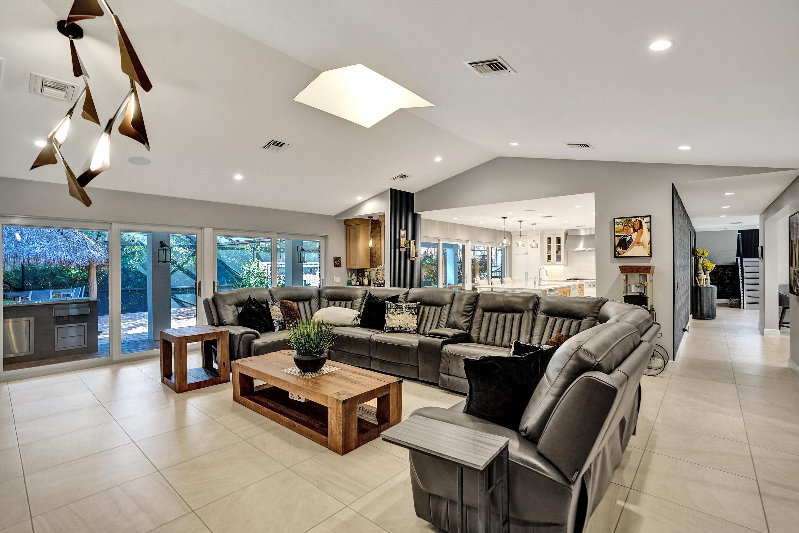 738 Middle Riv Fort Lauderdale, FL 33304