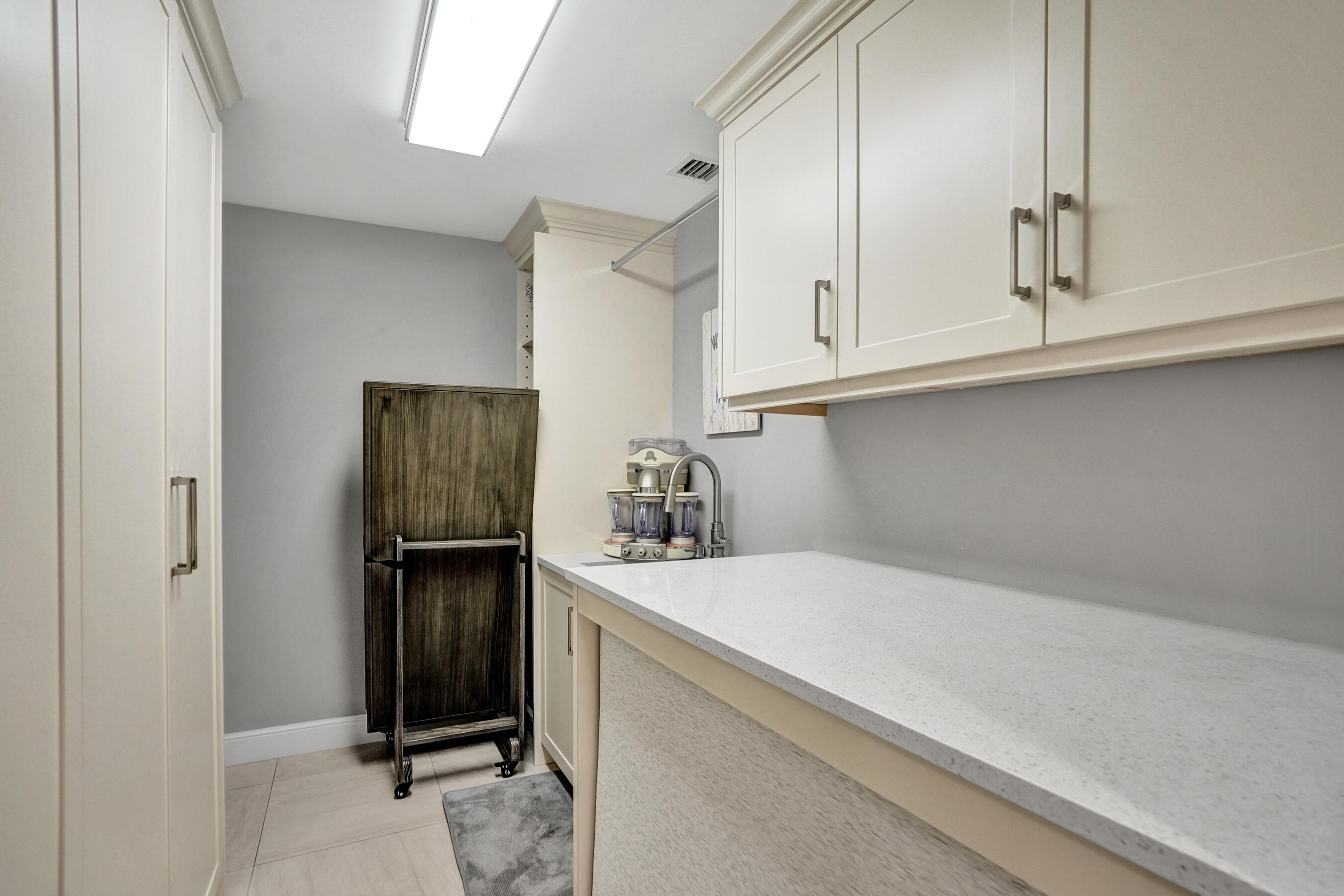 738 Middle Riv Fort Lauderdale, FL 33304