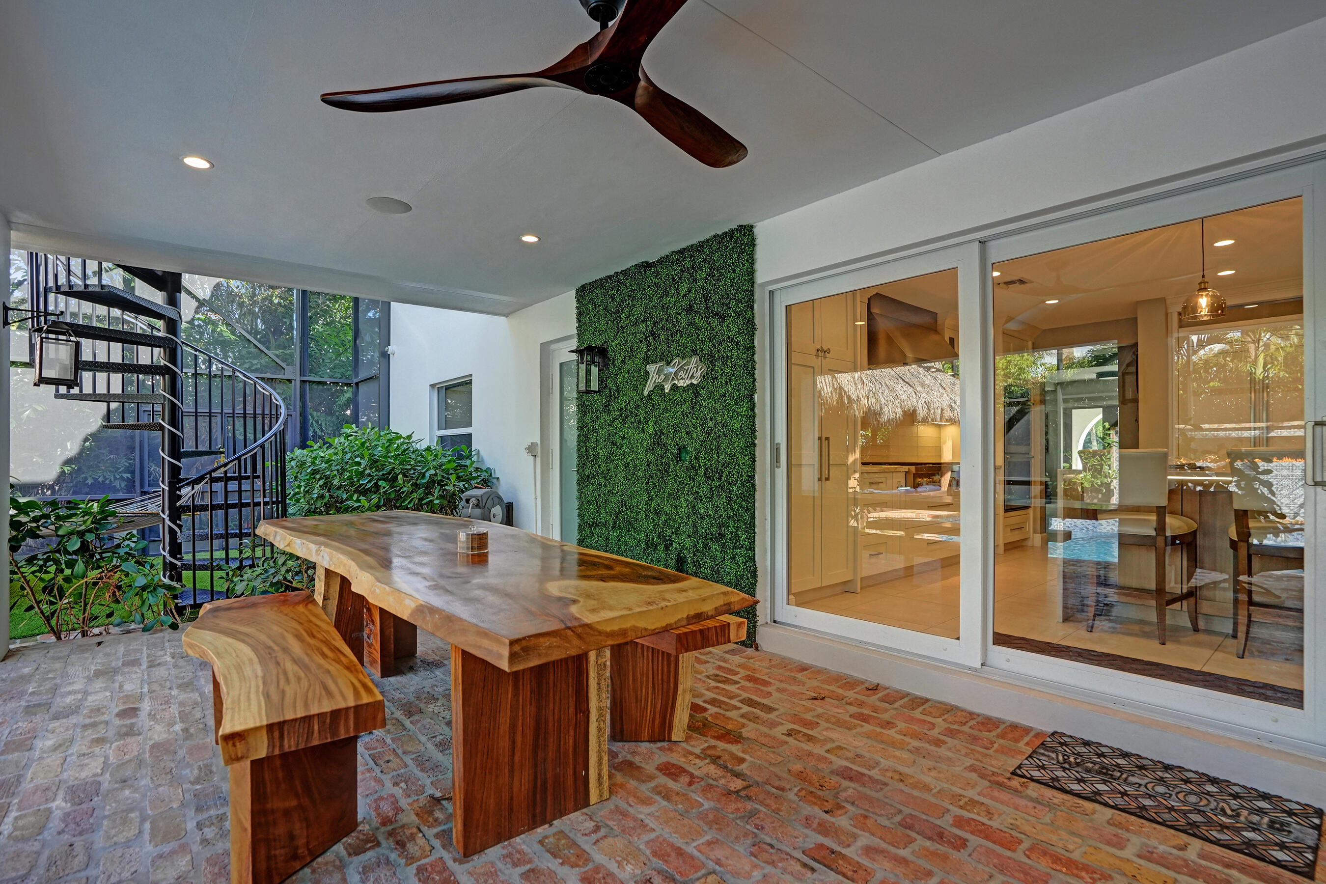 738 Middle Riv Fort Lauderdale, FL 33304