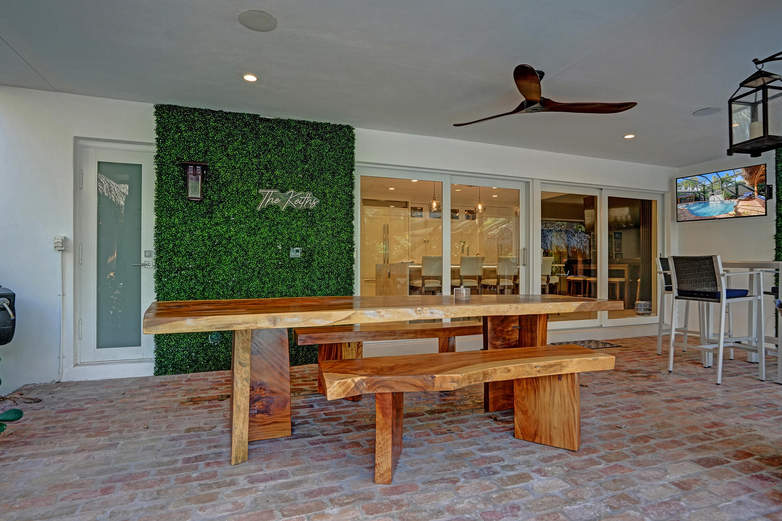 738 Middle Riv Fort Lauderdale, FL 33304