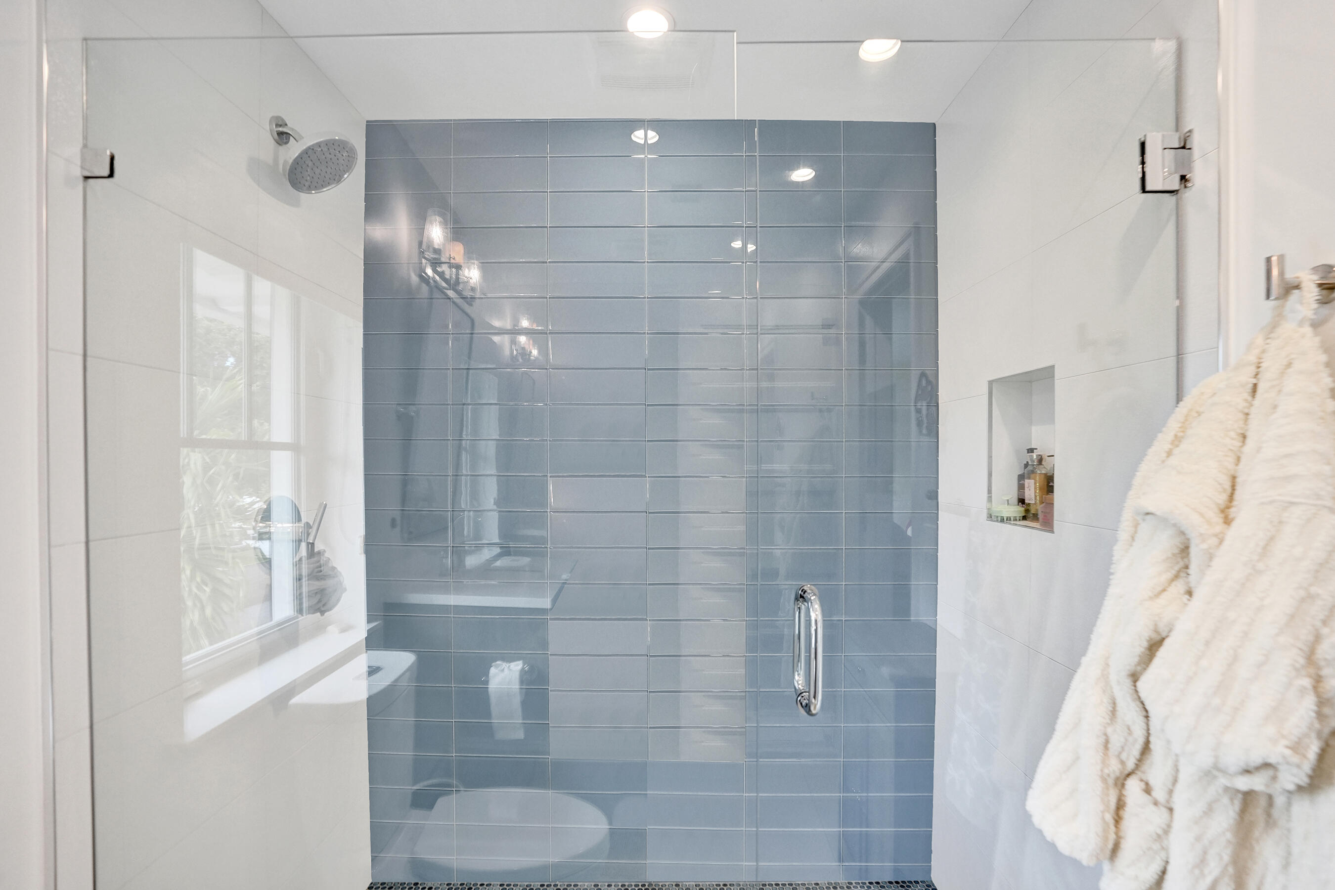 738 Middle Riv Fort Lauderdale, FL 33304