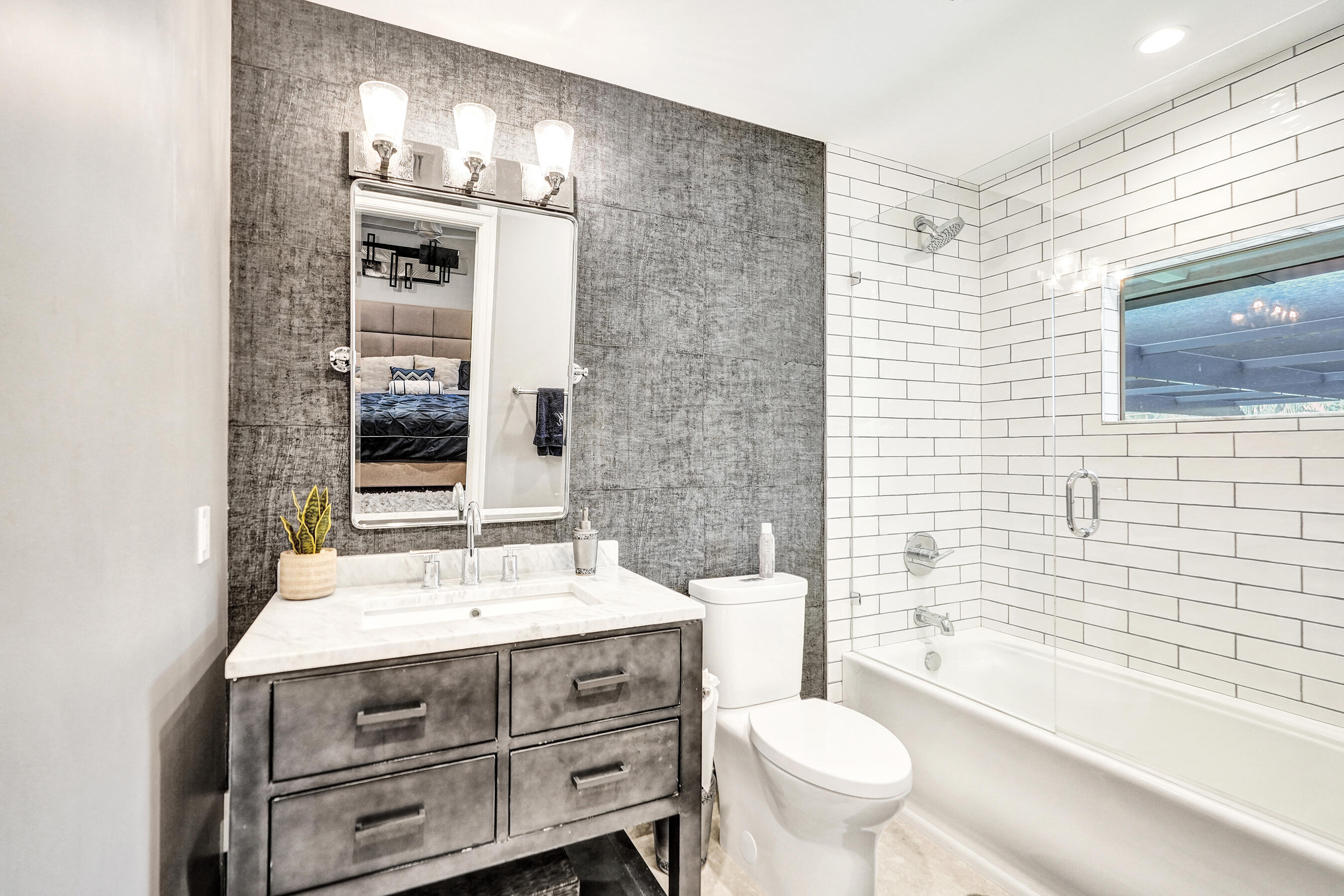 738 Middle Riv Fort Lauderdale, FL 33304