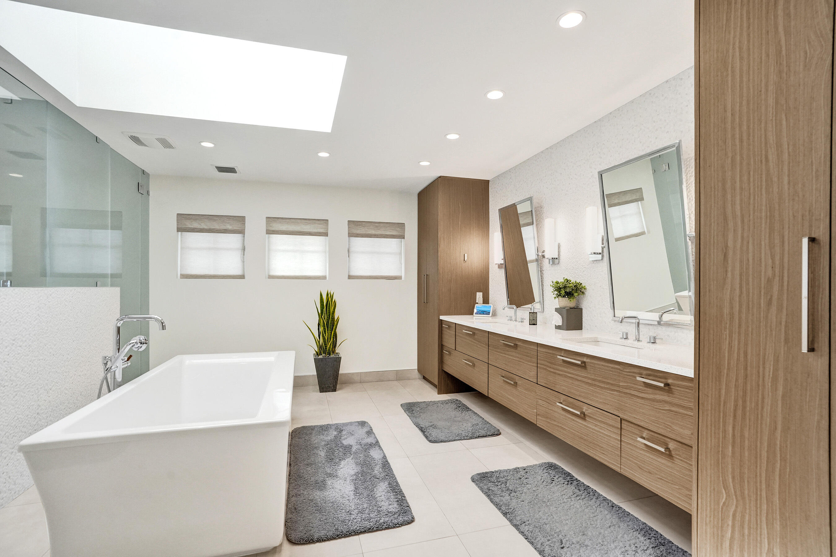 738 Middle Riv Fort Lauderdale, FL 33304