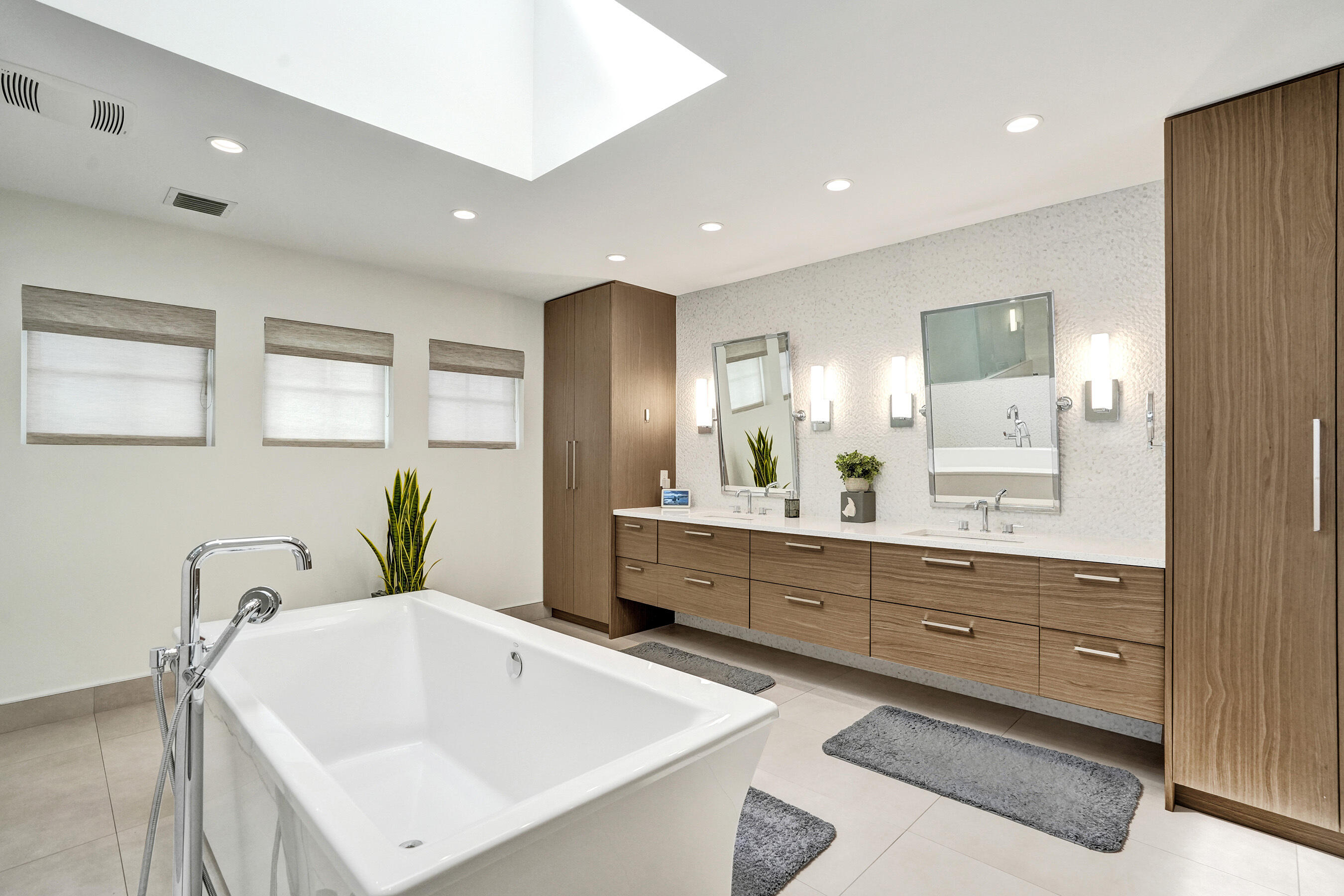 738 Middle Riv Fort Lauderdale, FL 33304