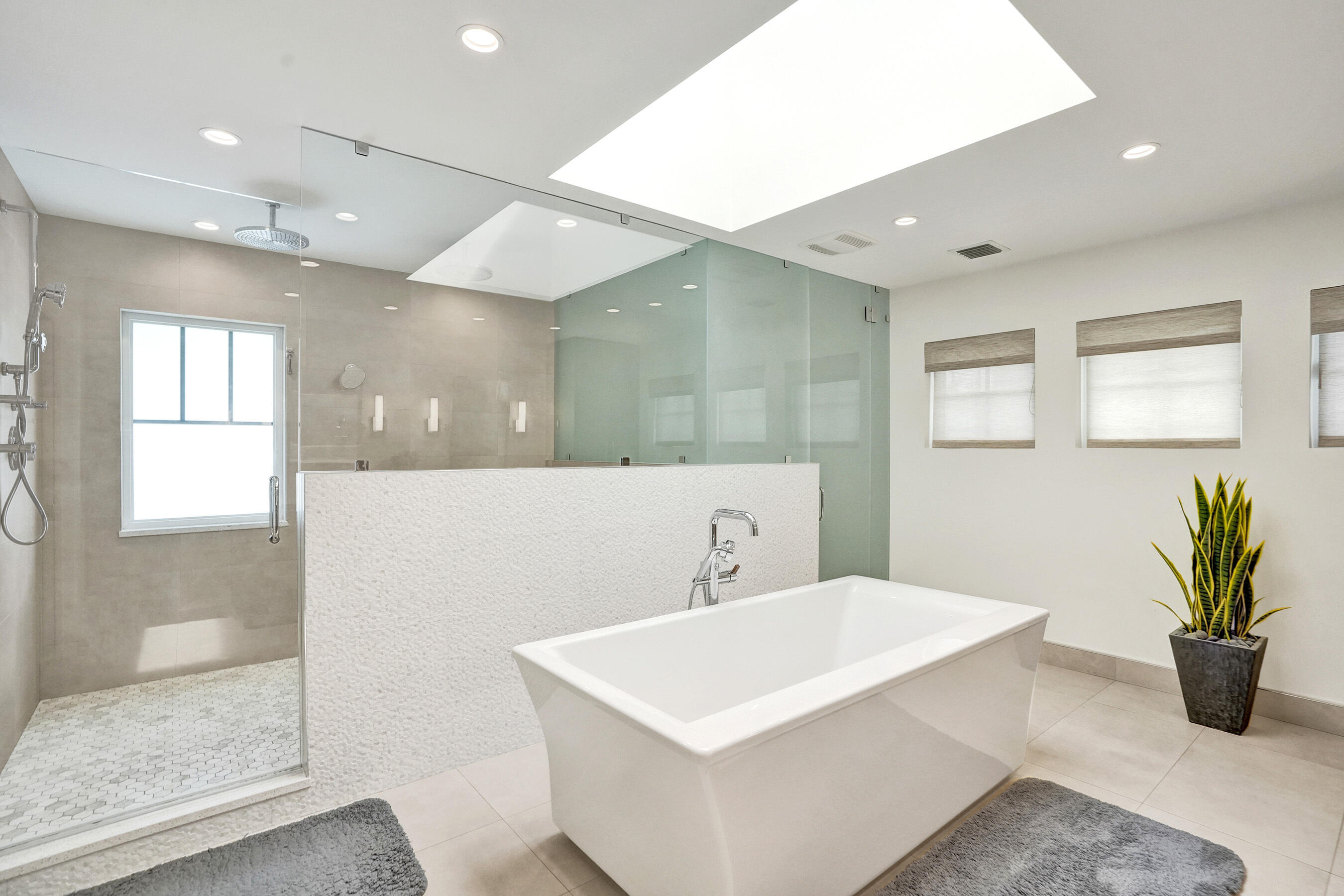 738 Middle Riv Fort Lauderdale, FL 33304