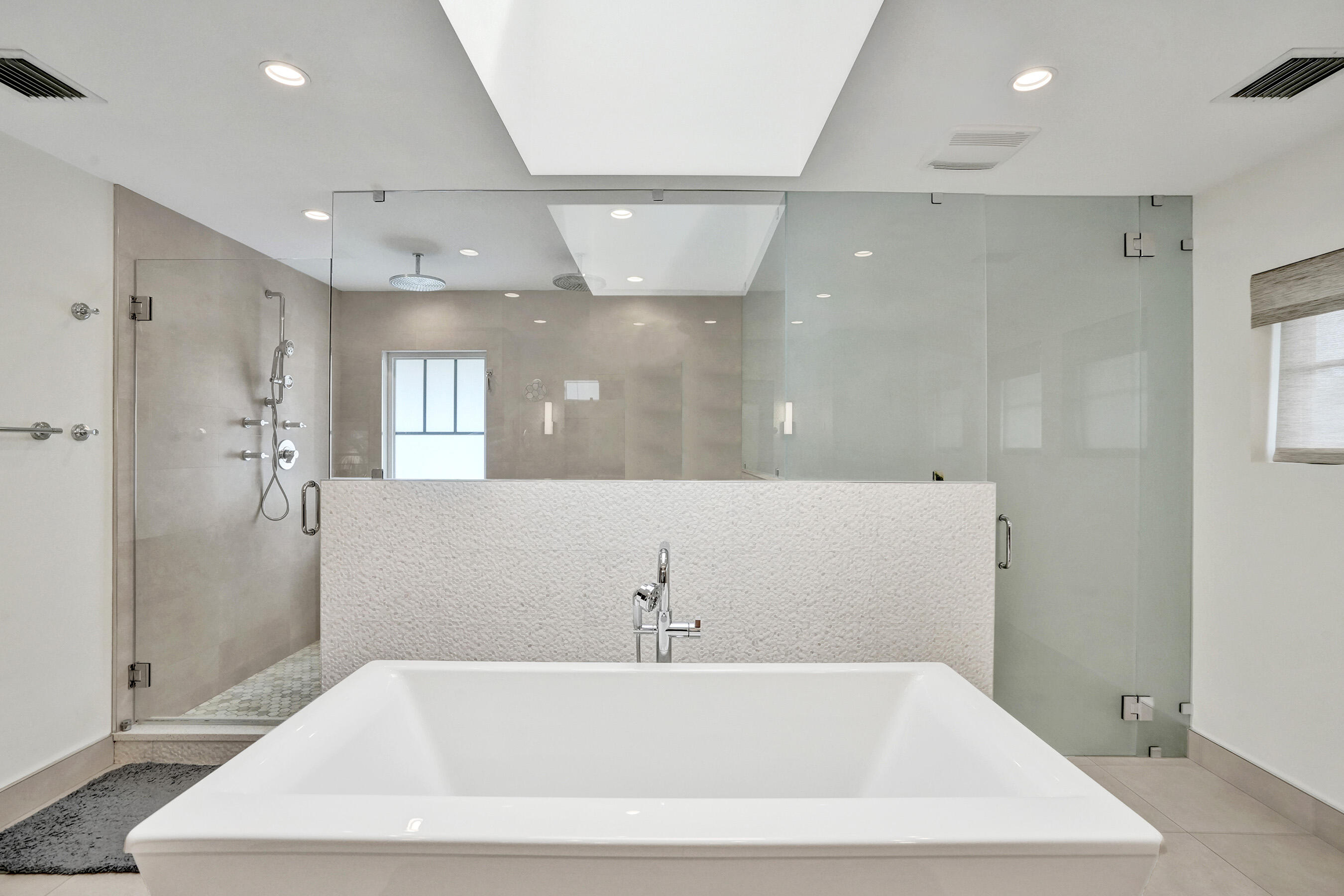 738 Middle Riv Fort Lauderdale, FL 33304