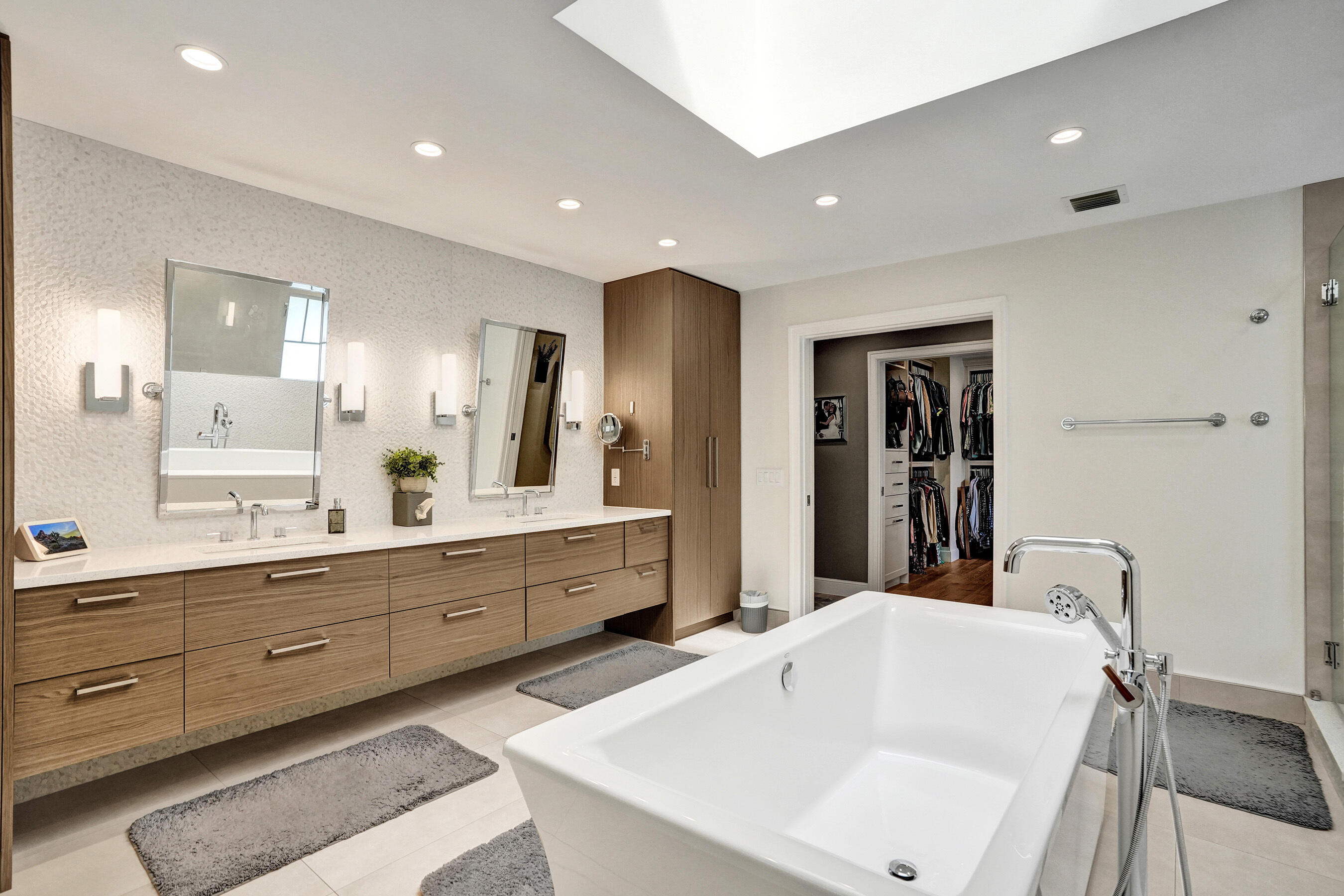 738 Middle Riv Fort Lauderdale, FL 33304