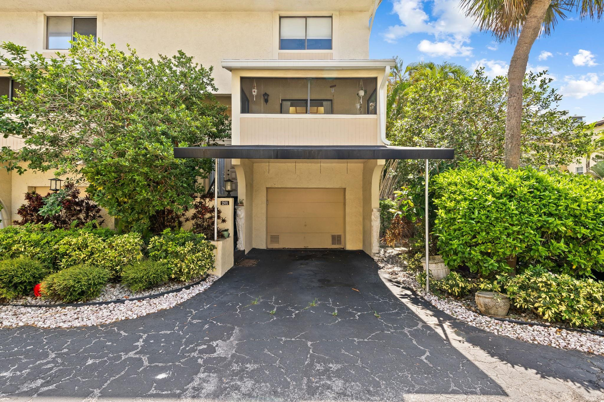 3225 NE 13th #201 Pompano Beach, FL 33062