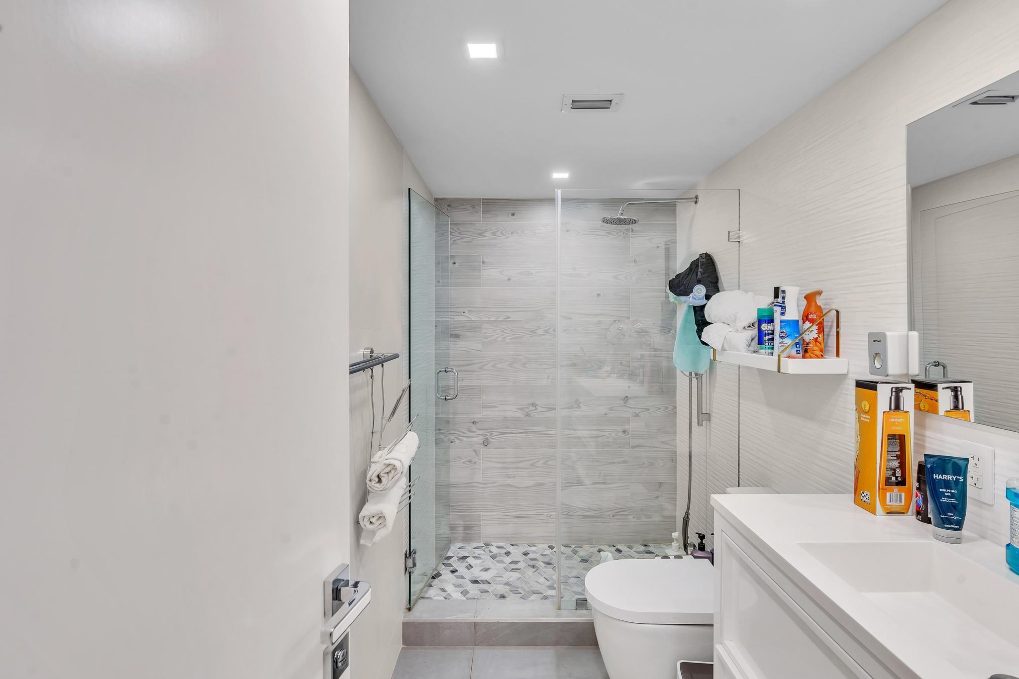 19390 Collins #421 Sunny Isles Beach, FL 33160