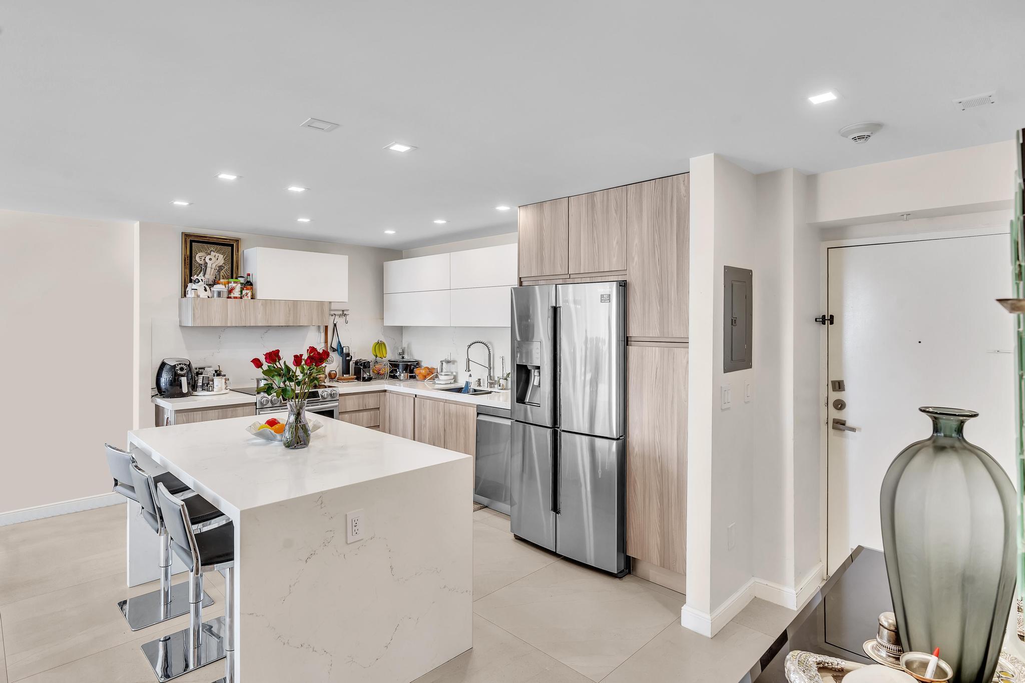 19390 Collins #421 Sunny Isles Beach, FL 33160
