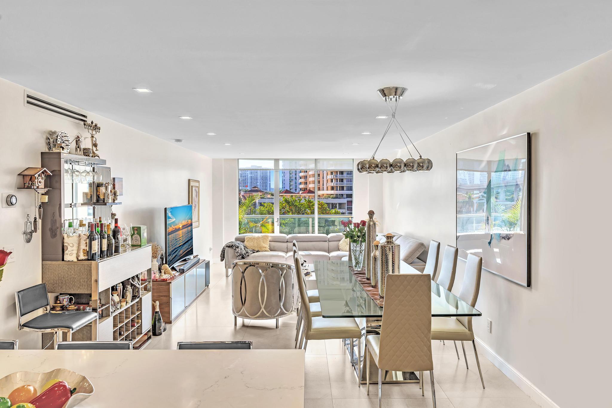 19390 Collins #421 Sunny Isles Beach, FL 33160