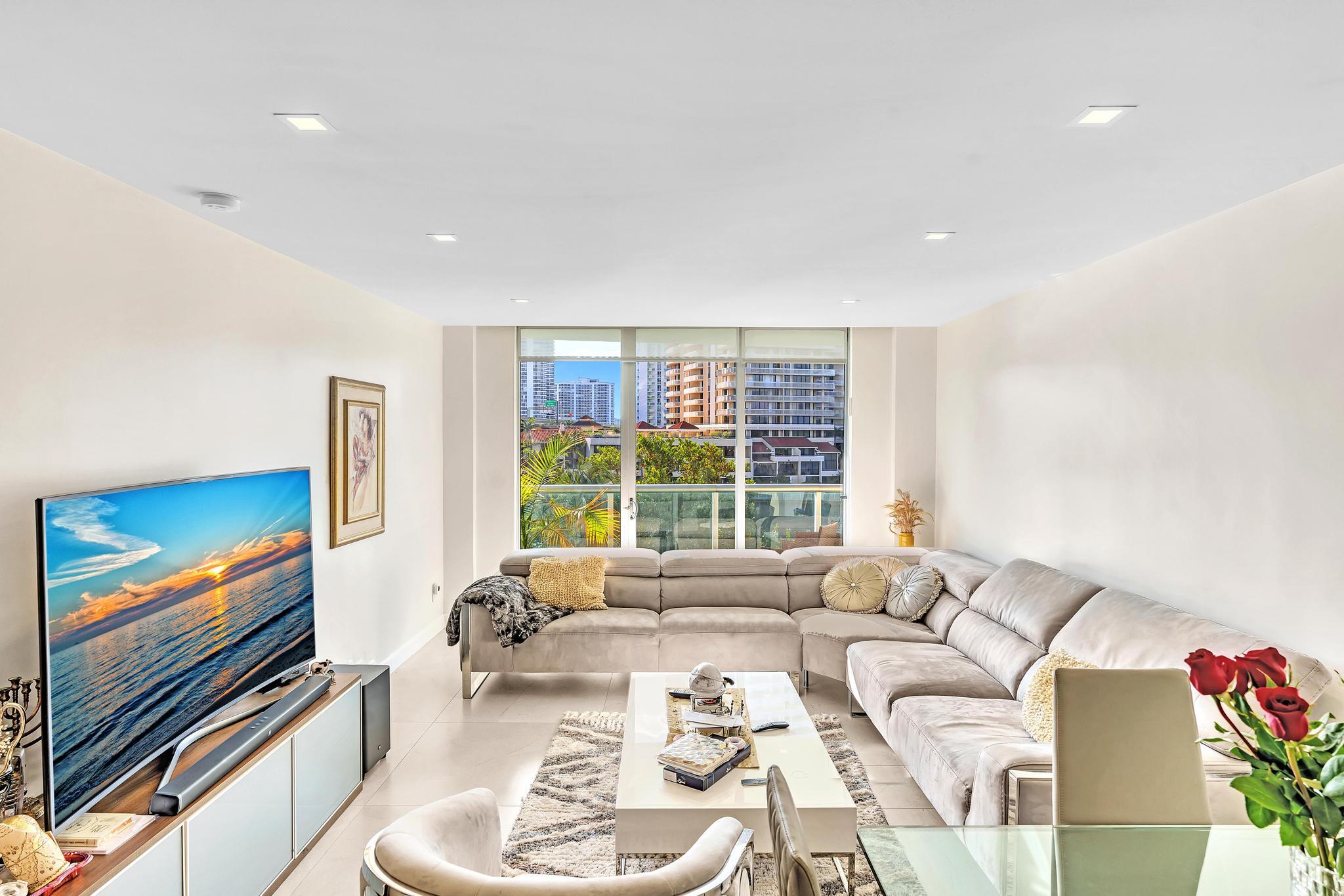 19390 Collins #421 Sunny Isles Beach, FL 33160