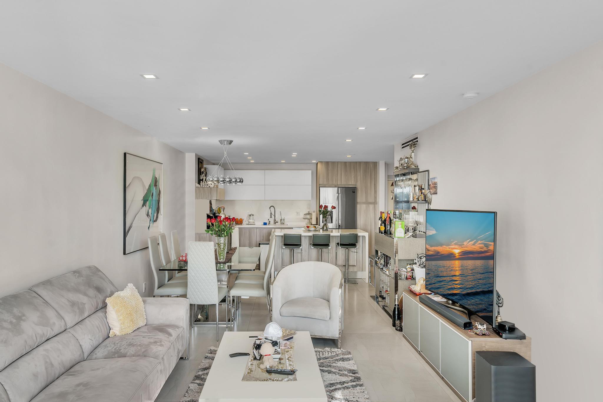 19390 Collins #421 Sunny Isles Beach, FL 33160