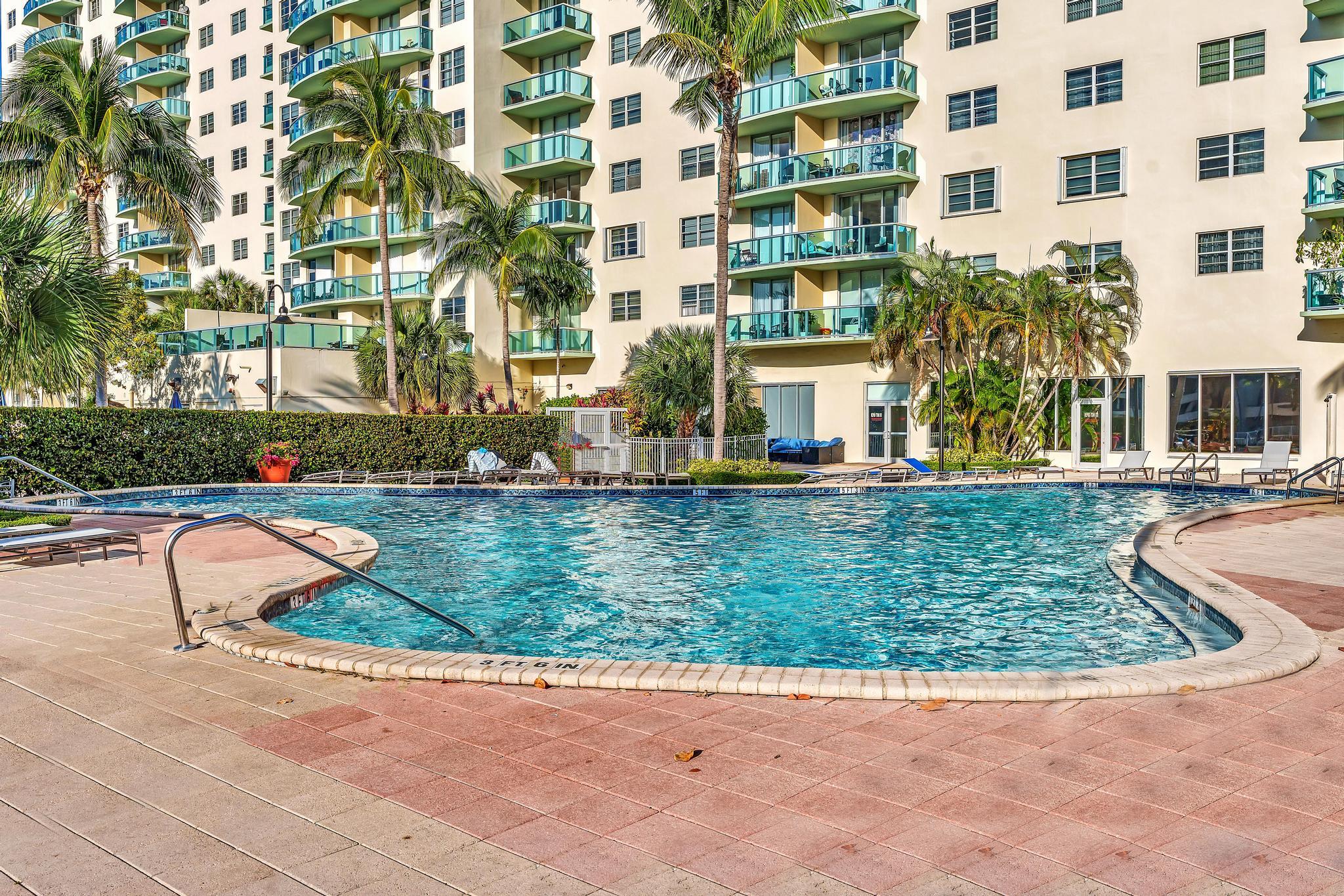 19390 Collins #421 Sunny Isles Beach, FL 33160