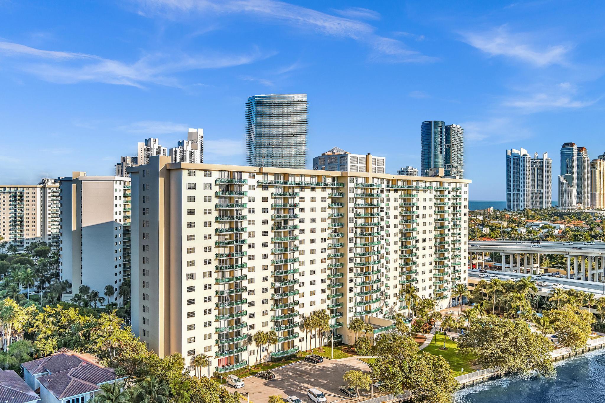 19390 Collins #421 Sunny Isles Beach, FL 33160