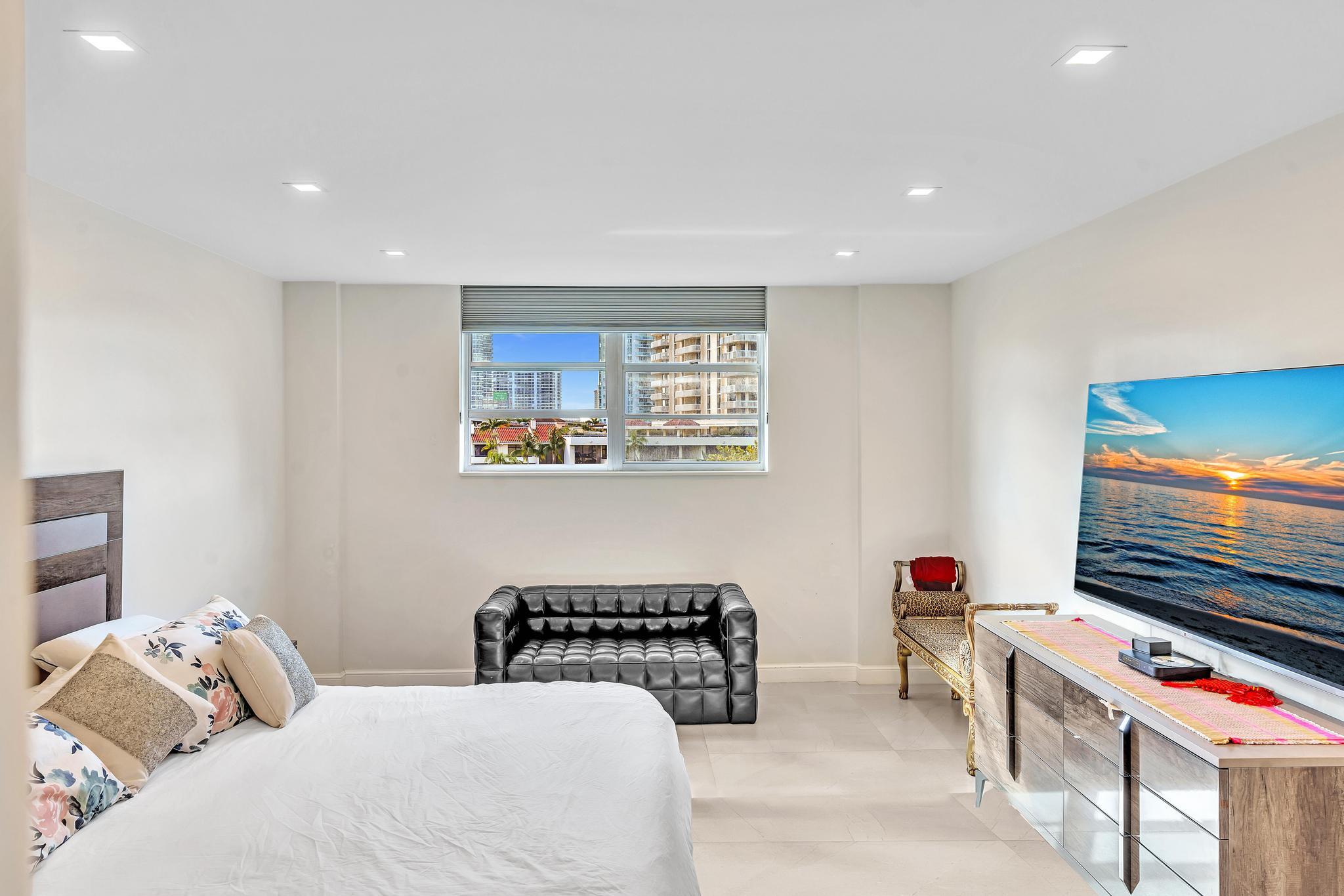 19390 Collins #421 Sunny Isles Beach, FL 33160