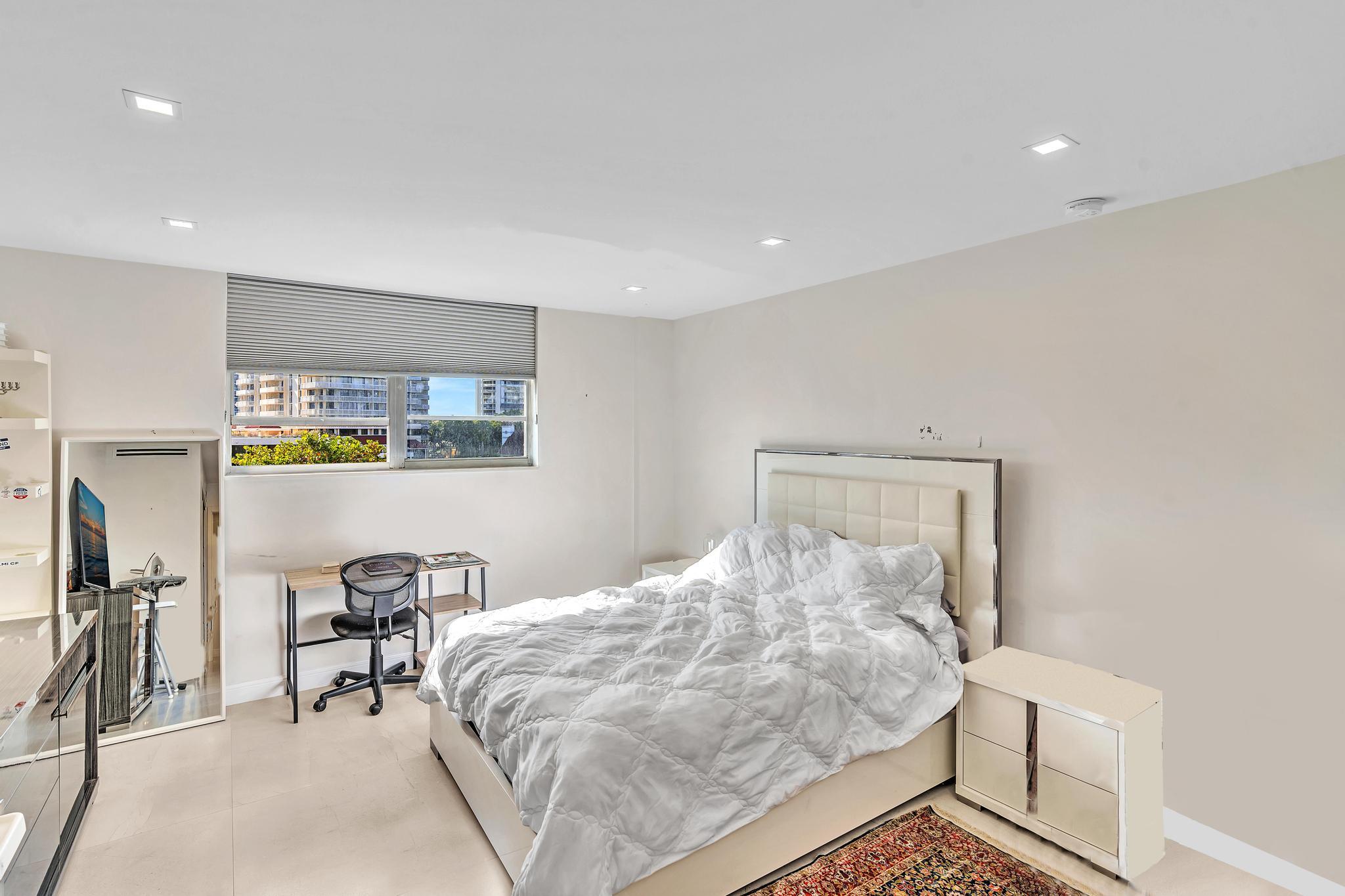 19390 Collins #421 Sunny Isles Beach, FL 33160